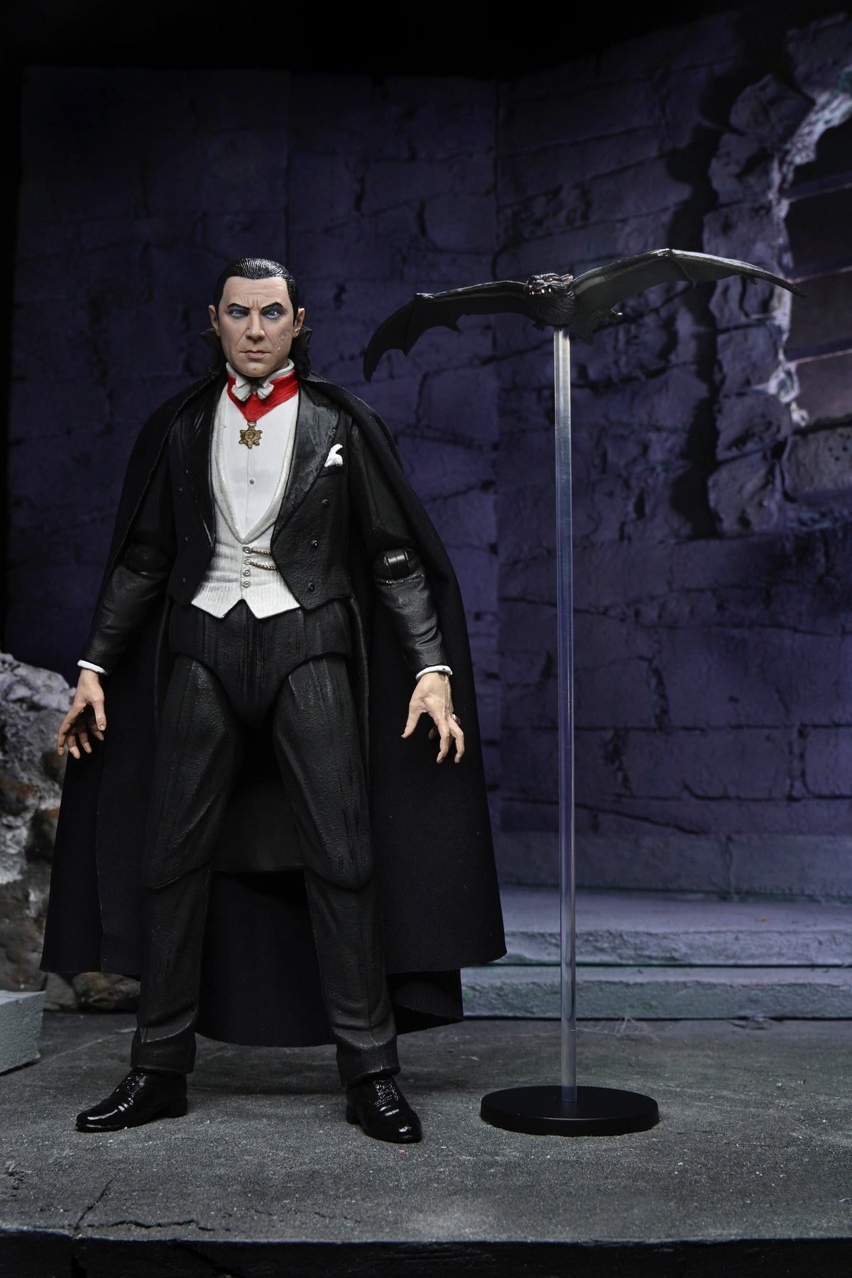 Dracula (Colour) – Universal Monsters Ultimate Dracula (Transylvania) Action Figure