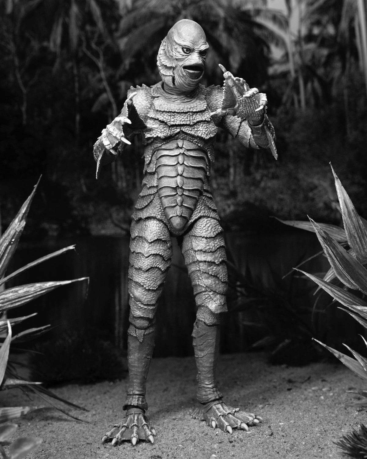 Universal Monsters – Ultimate Creature from the Black Lagoon (Black & White) Action Figure