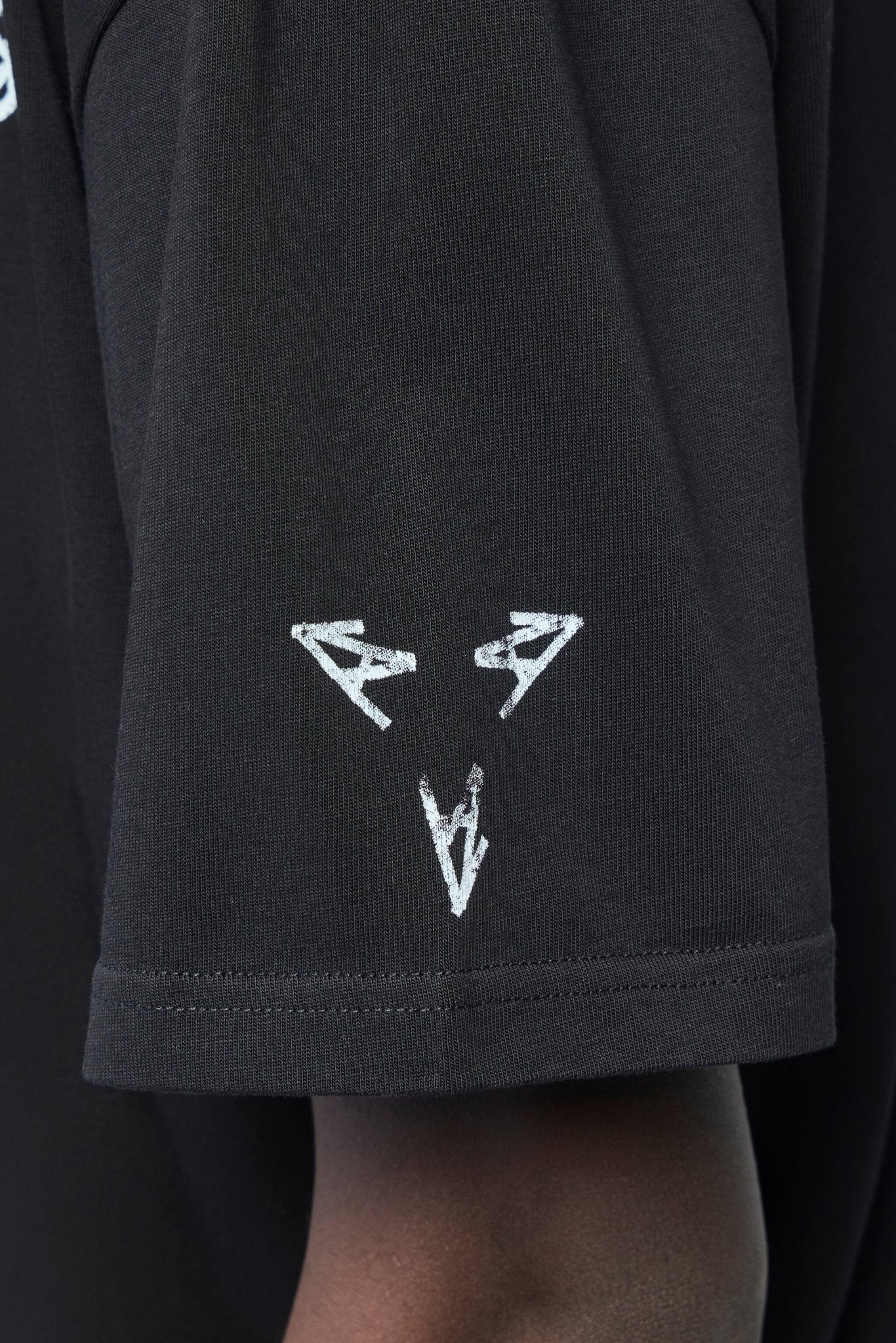 Tee Jersey Black + Gloves Dirty White