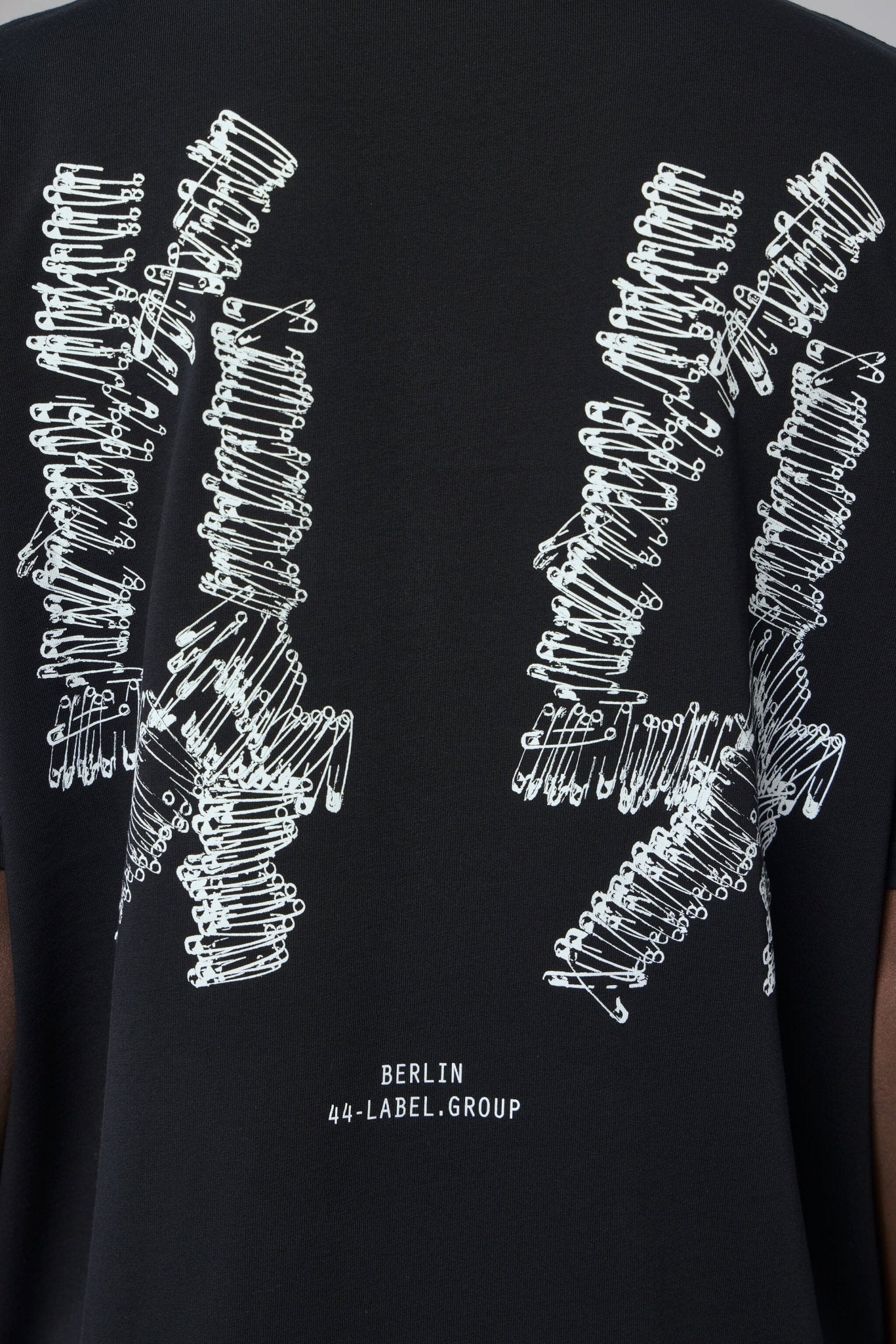 Tee Jersey Black + Pins Dirty White