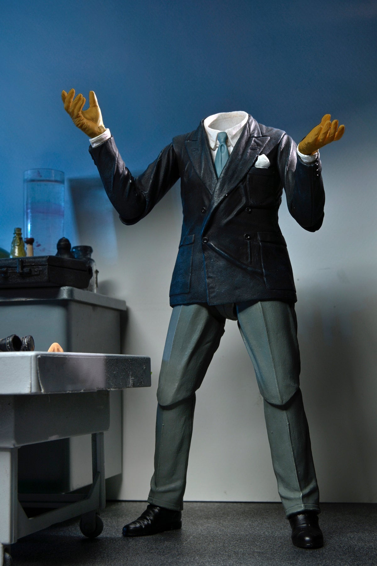 Universal Monsters – Ultimate Invisible Man (Colour) Action Figure
