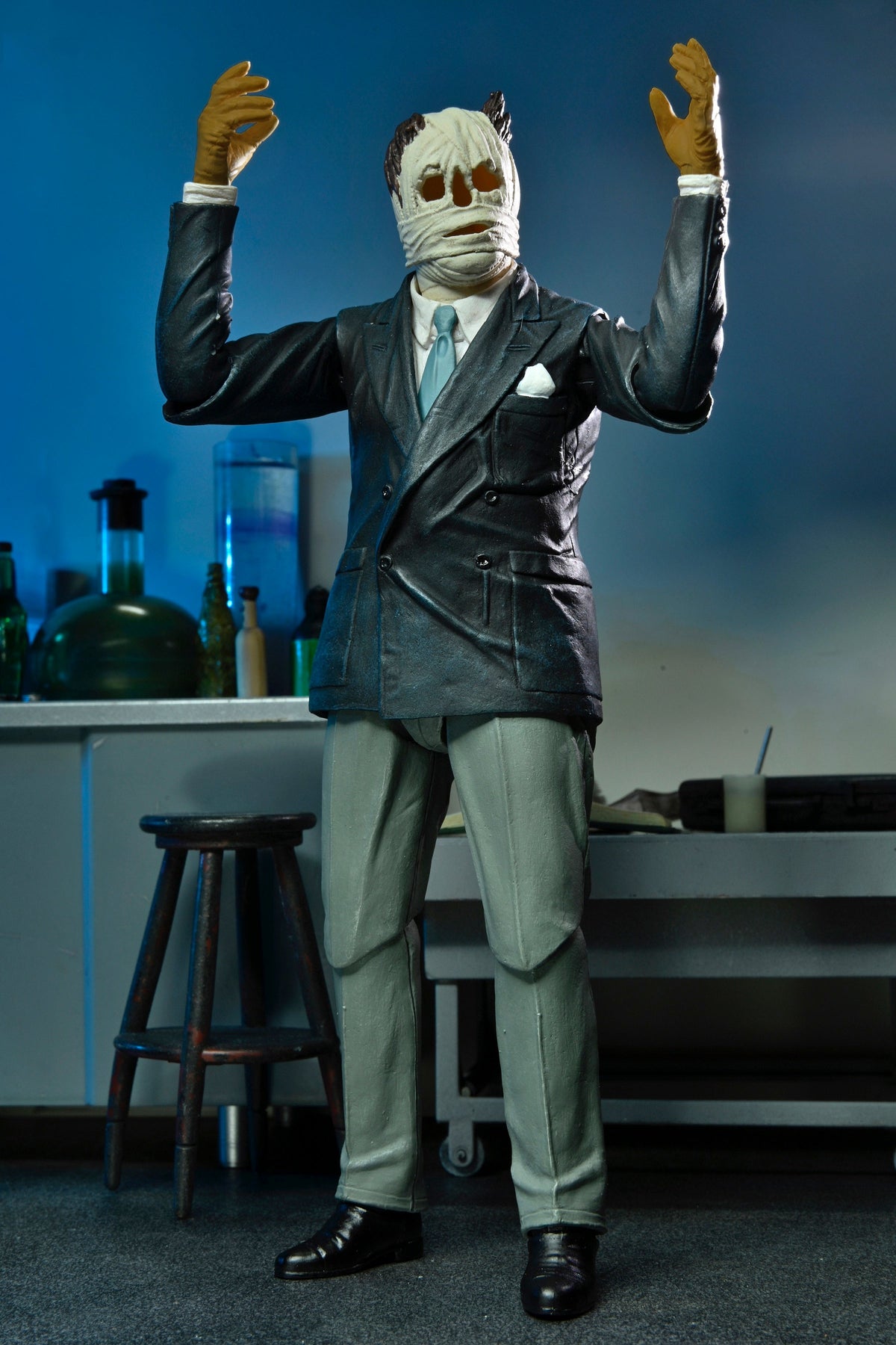 Universal Monsters – Ultimate Invisible Man (Colour) Action Figure