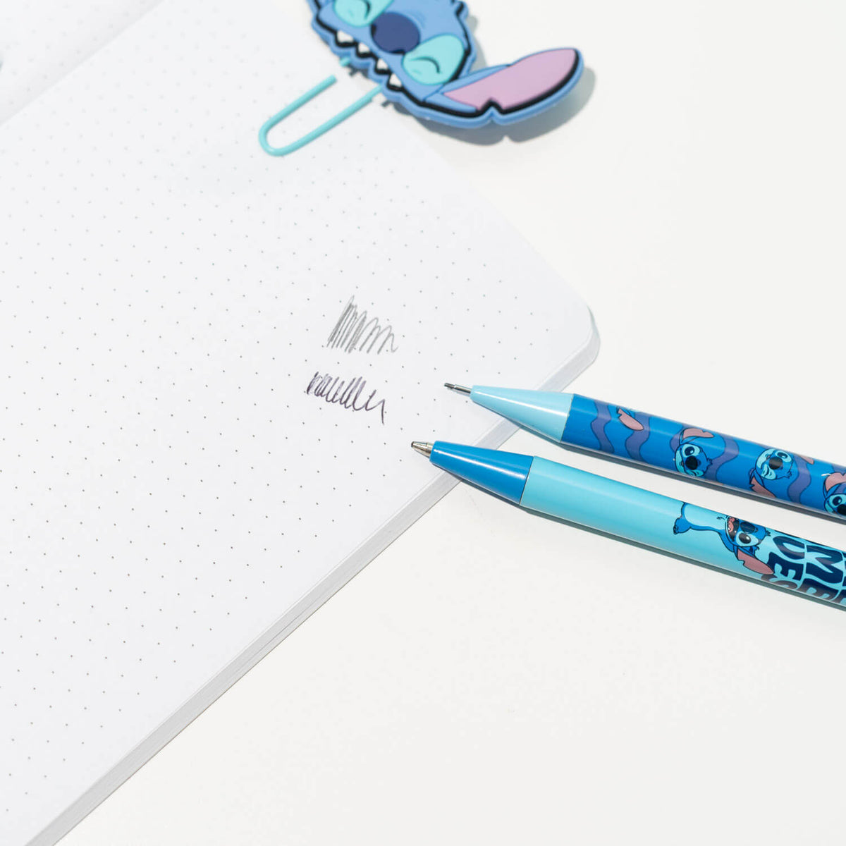 Disney Stitch – Surfing Stitch Set of 2 Pens with 3D Acrylic Stand