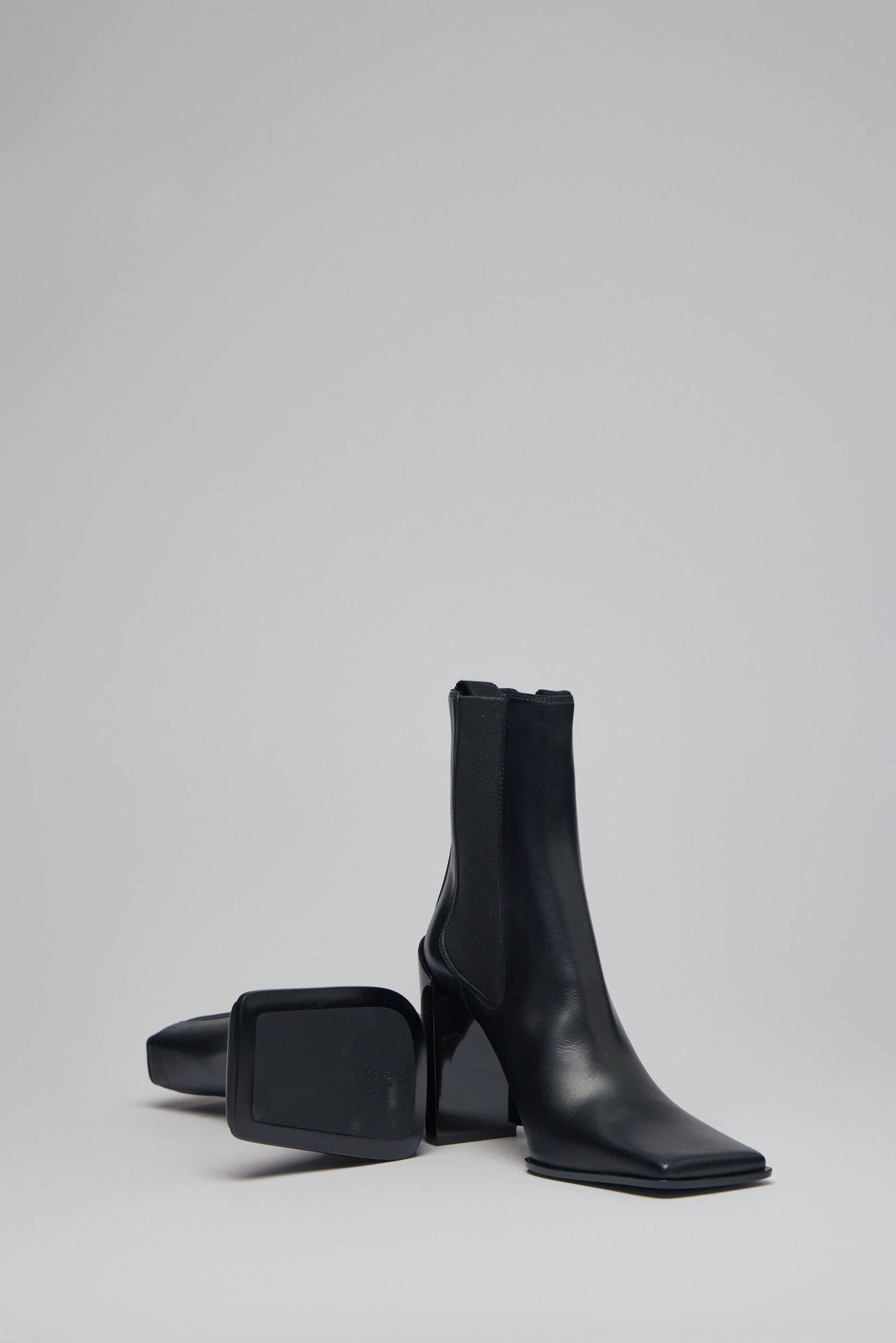 Square Chelsea Boots
