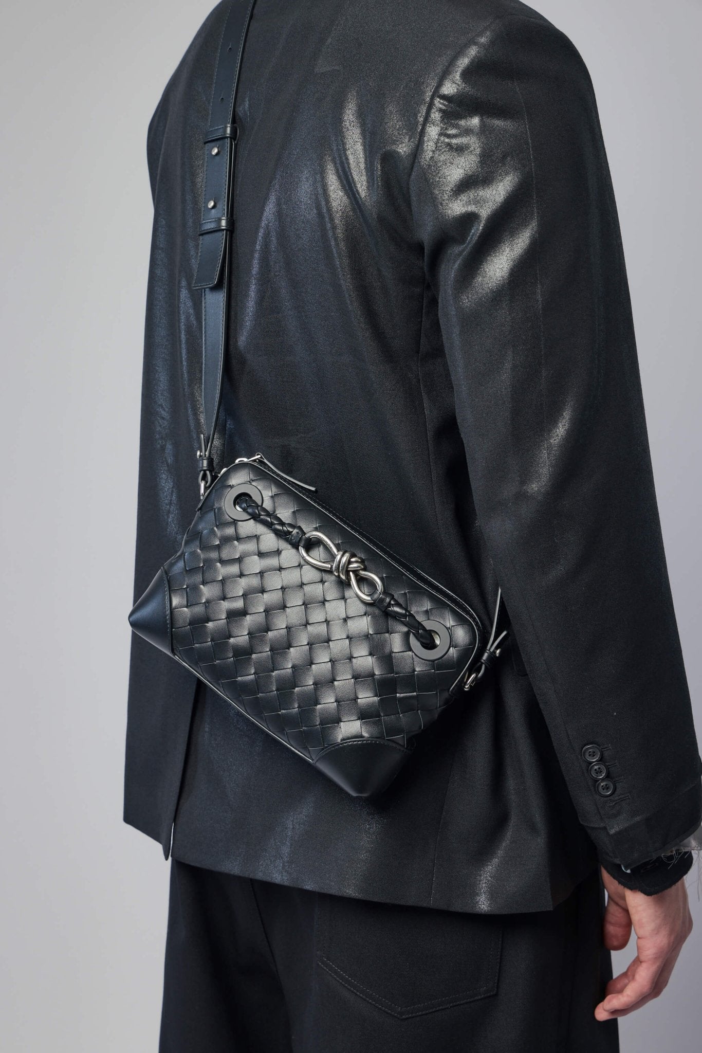 Knot Detail Intrecciato Messenger Bag