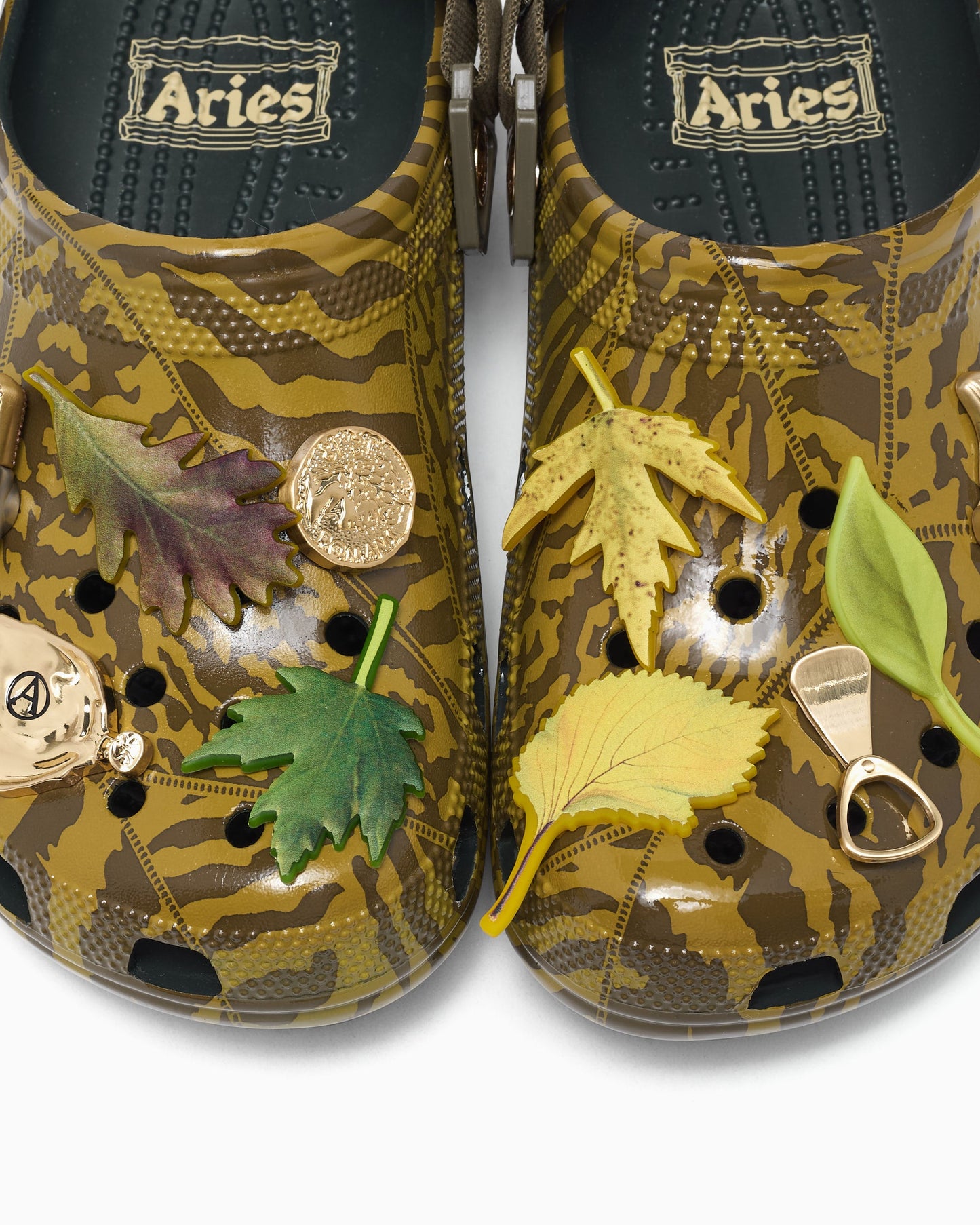 Crocs x ARIES Classic Clog U