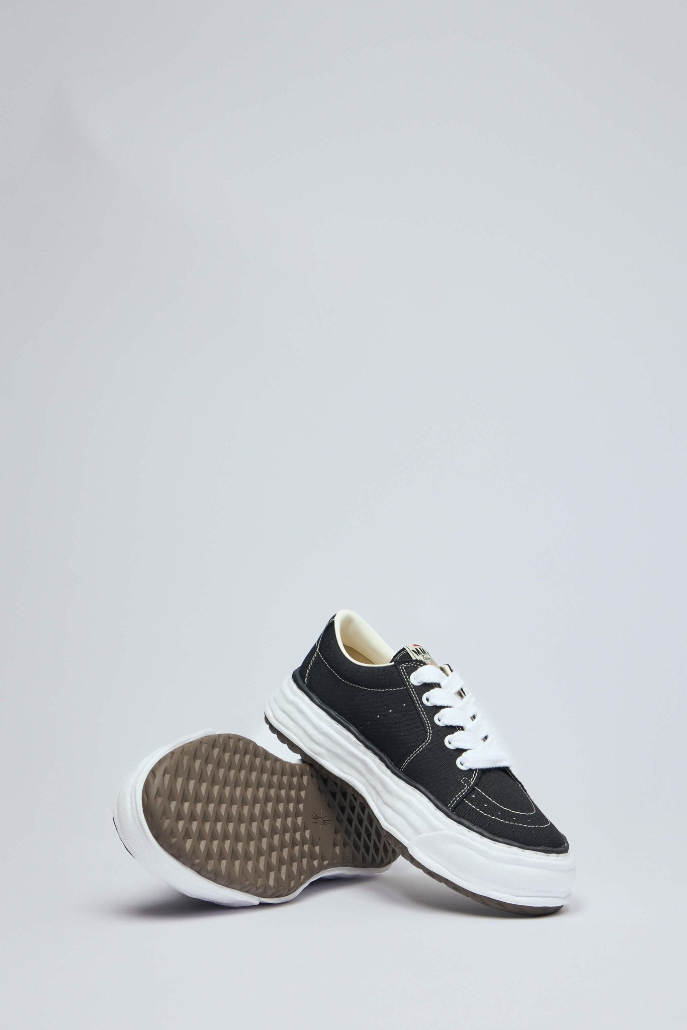 Eric Og Sole Canvas Low