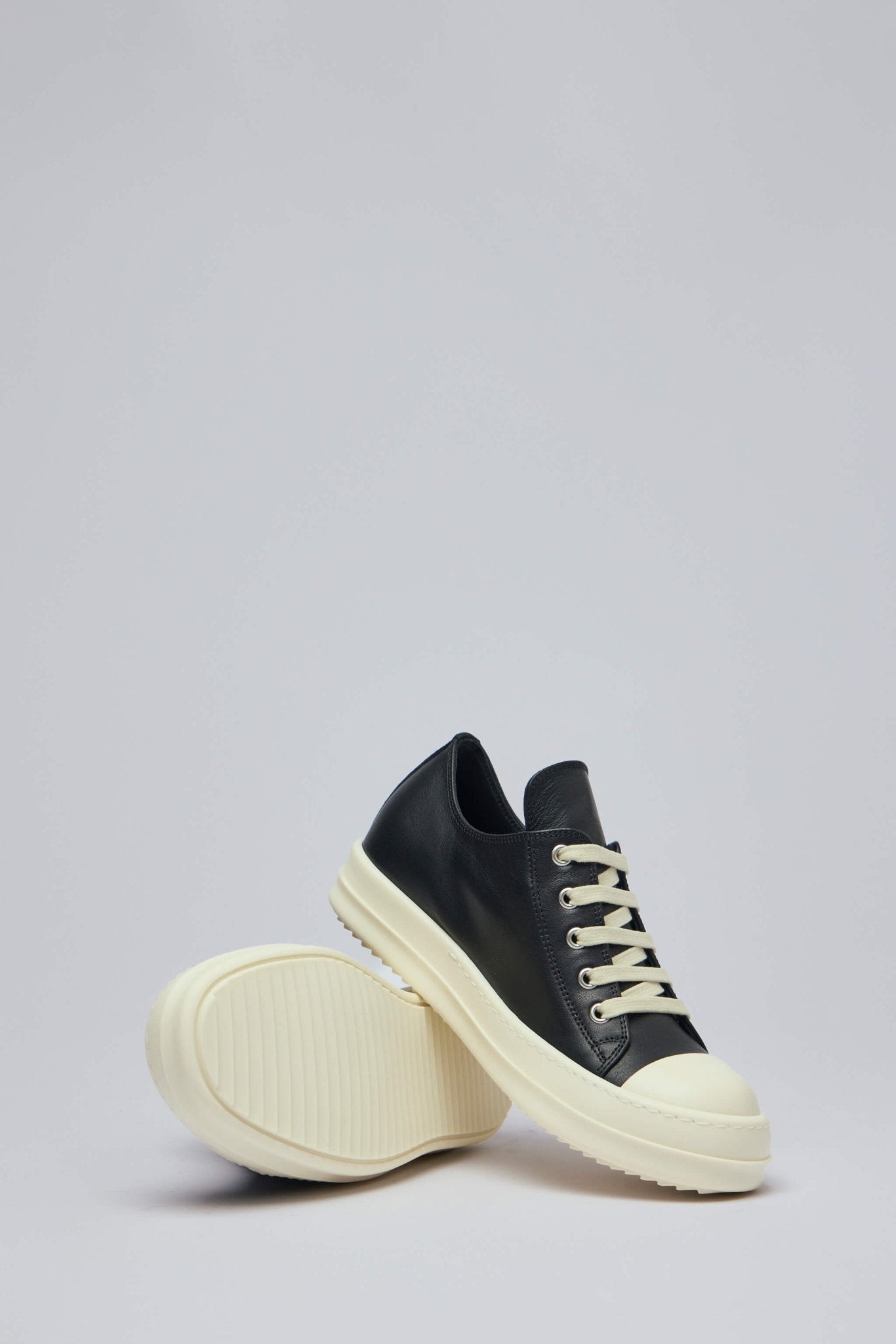 Extreme Low Sneaks