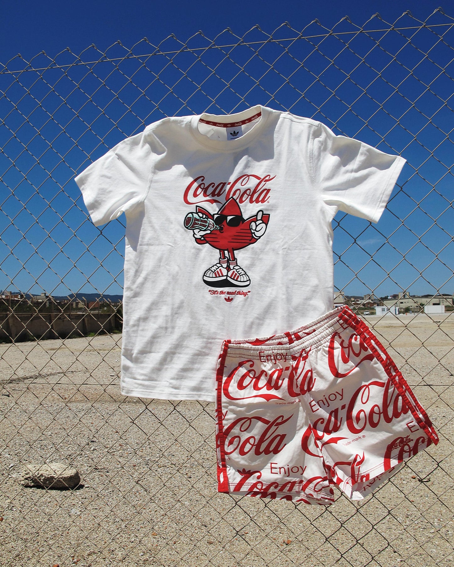 Pantalones cortos Relaxed adidas Originals x Coca-Cola Classic Sport para hombre