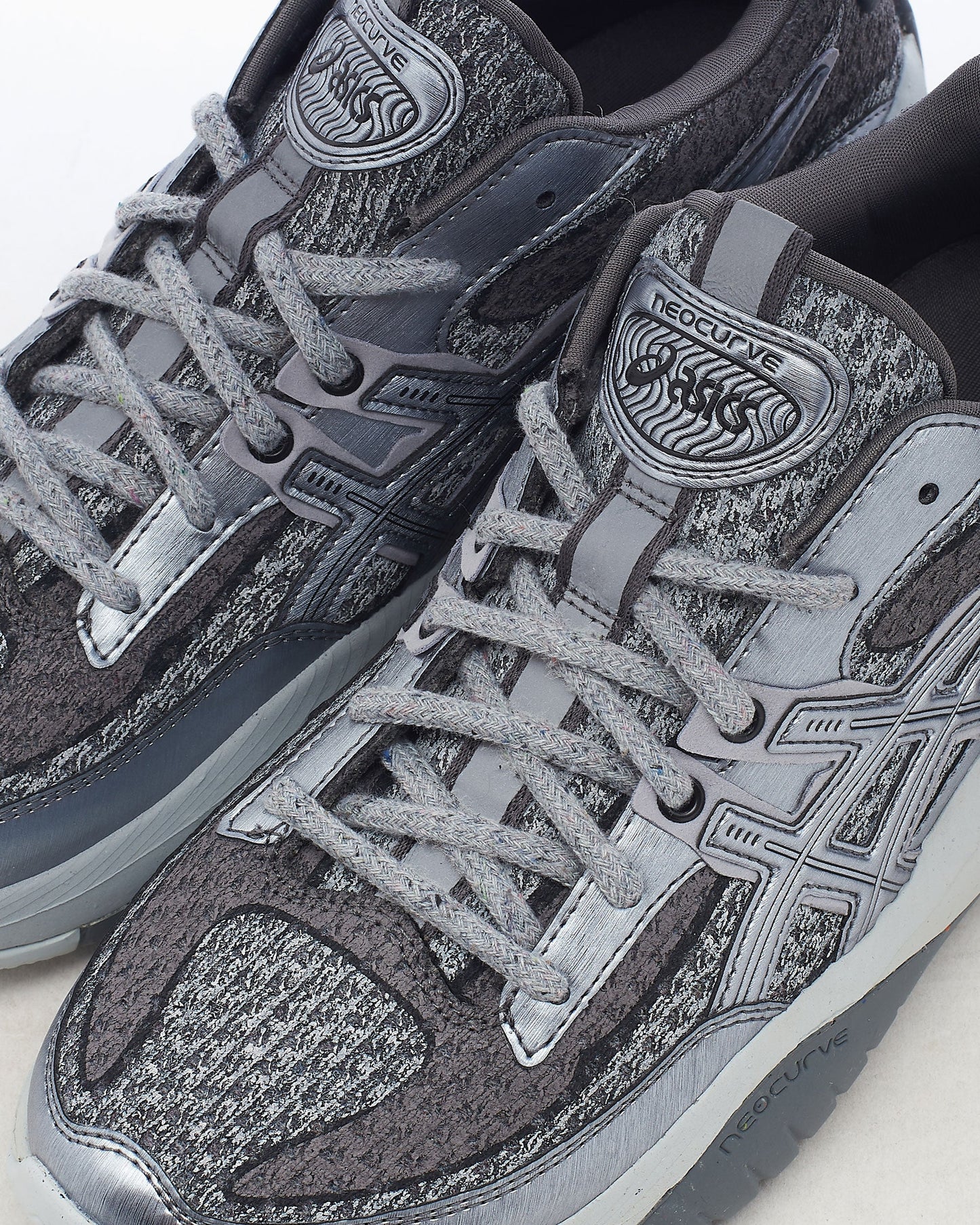 ASICS Circularity Neocurve