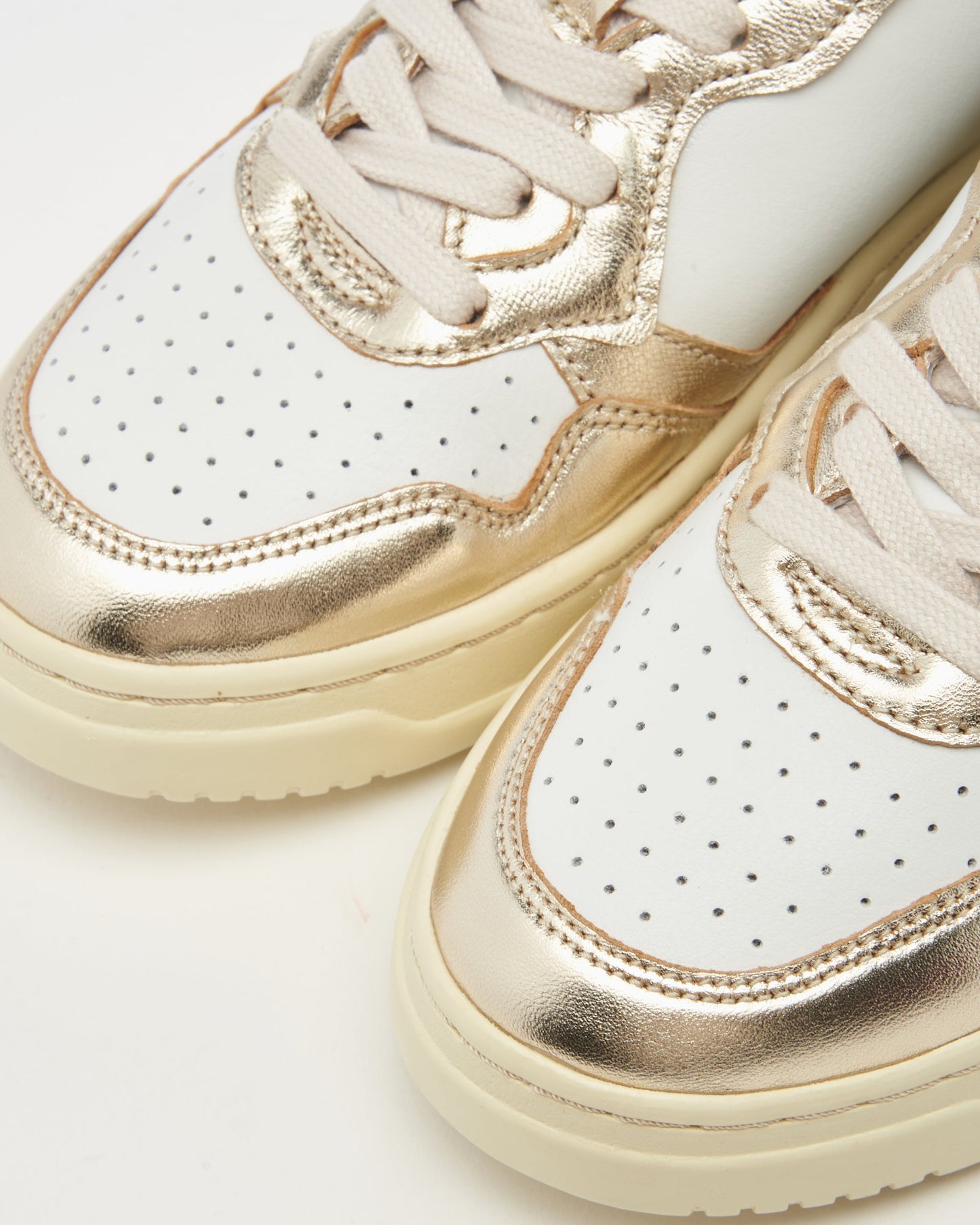 Autry Women's Medalist Low Leather