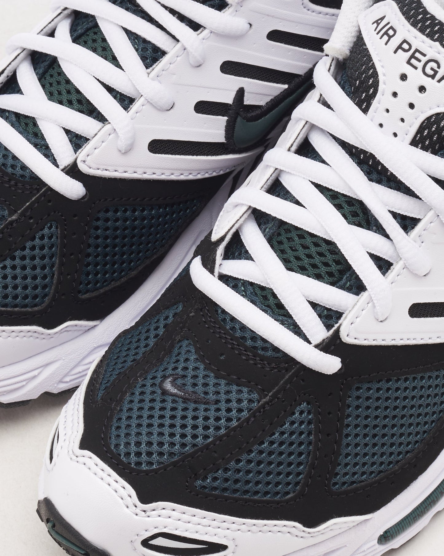 Nike Women's Air Pegasus 2005