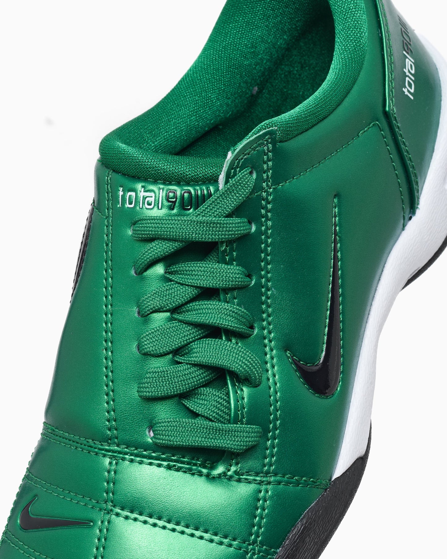 Nike Women's Total 90