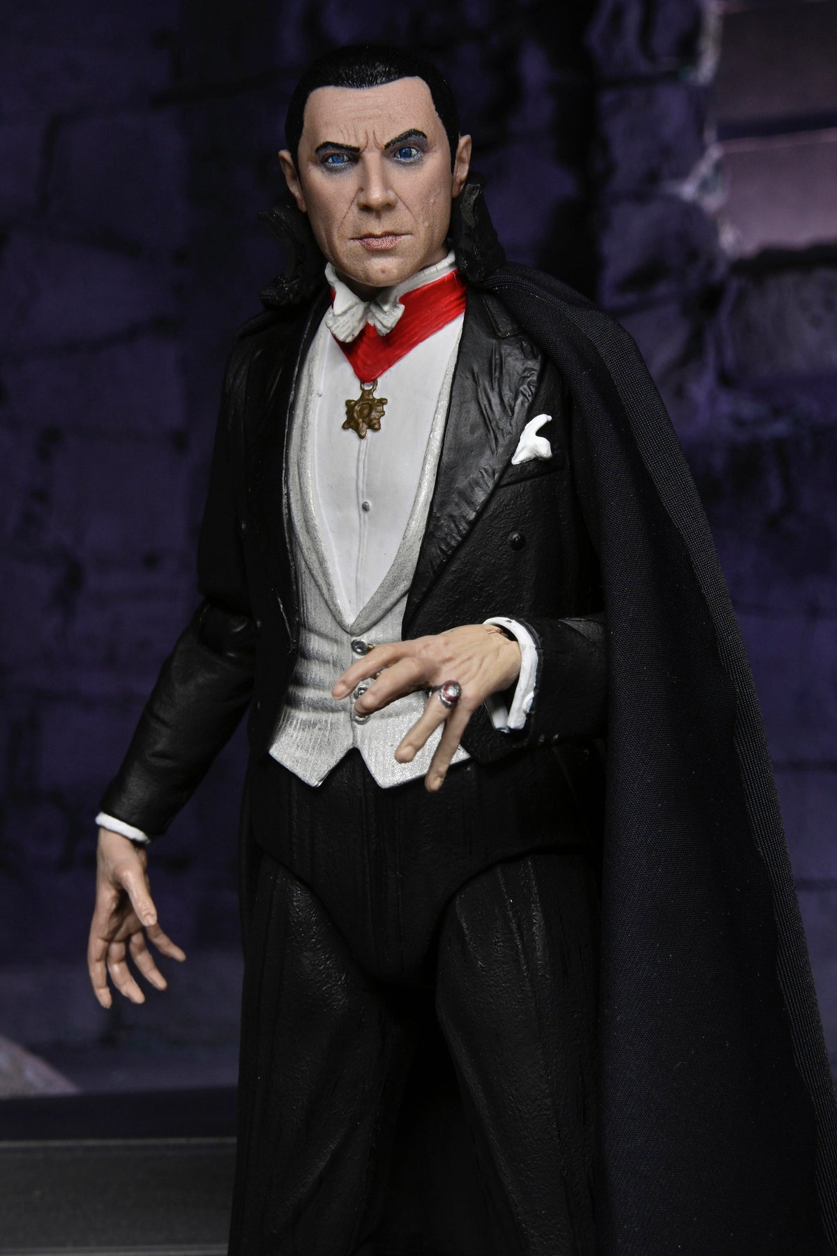 Dracula (Colour) – Universal Monsters Ultimate Dracula (Transylvania) Action Figure