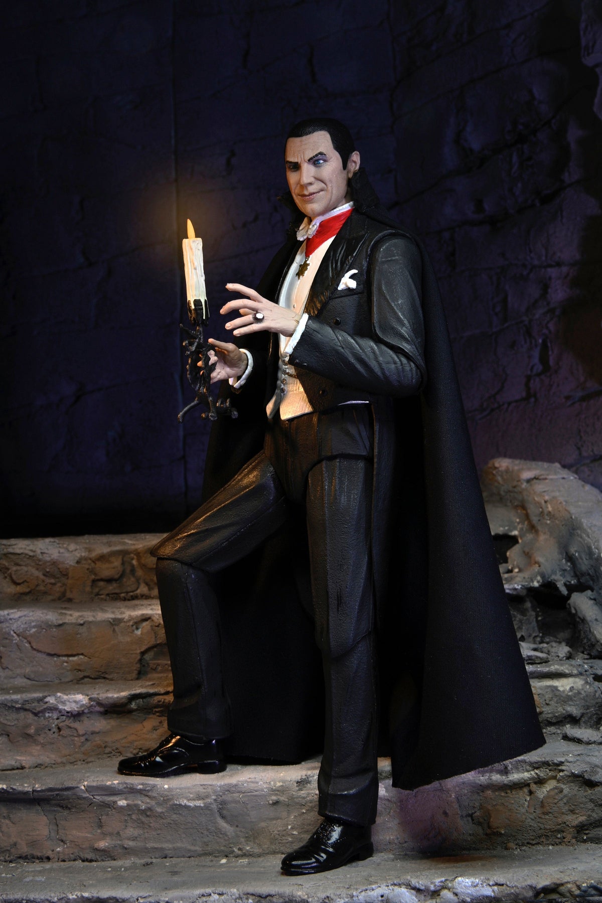 Dracula (Colour) – Universal Monsters Ultimate Dracula (Transylvania) Action Figure