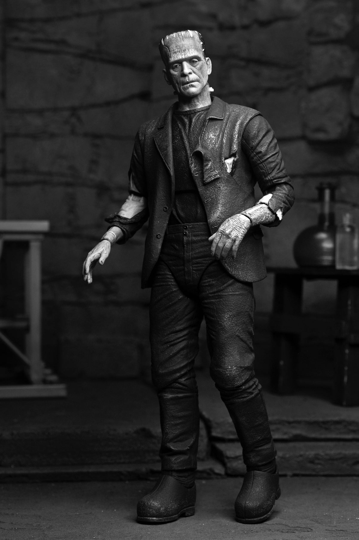 Bride of Frankenstein (Black & White) – Universal Monsters Ultimate Frankenstein's Monster Action Figure