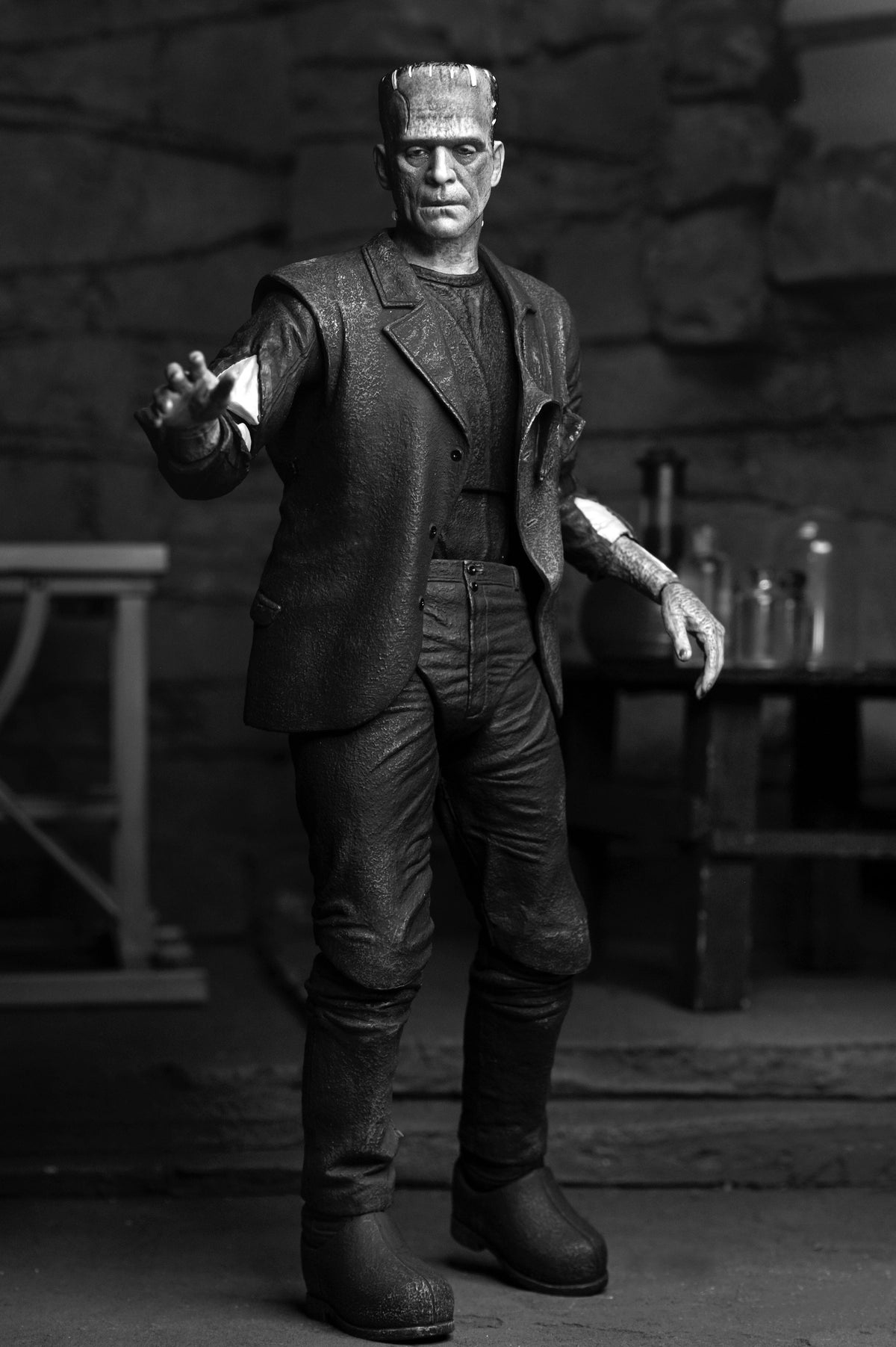 Bride of Frankenstein (Black & White) – Universal Monsters Ultimate Frankenstein's Monster Action Figure