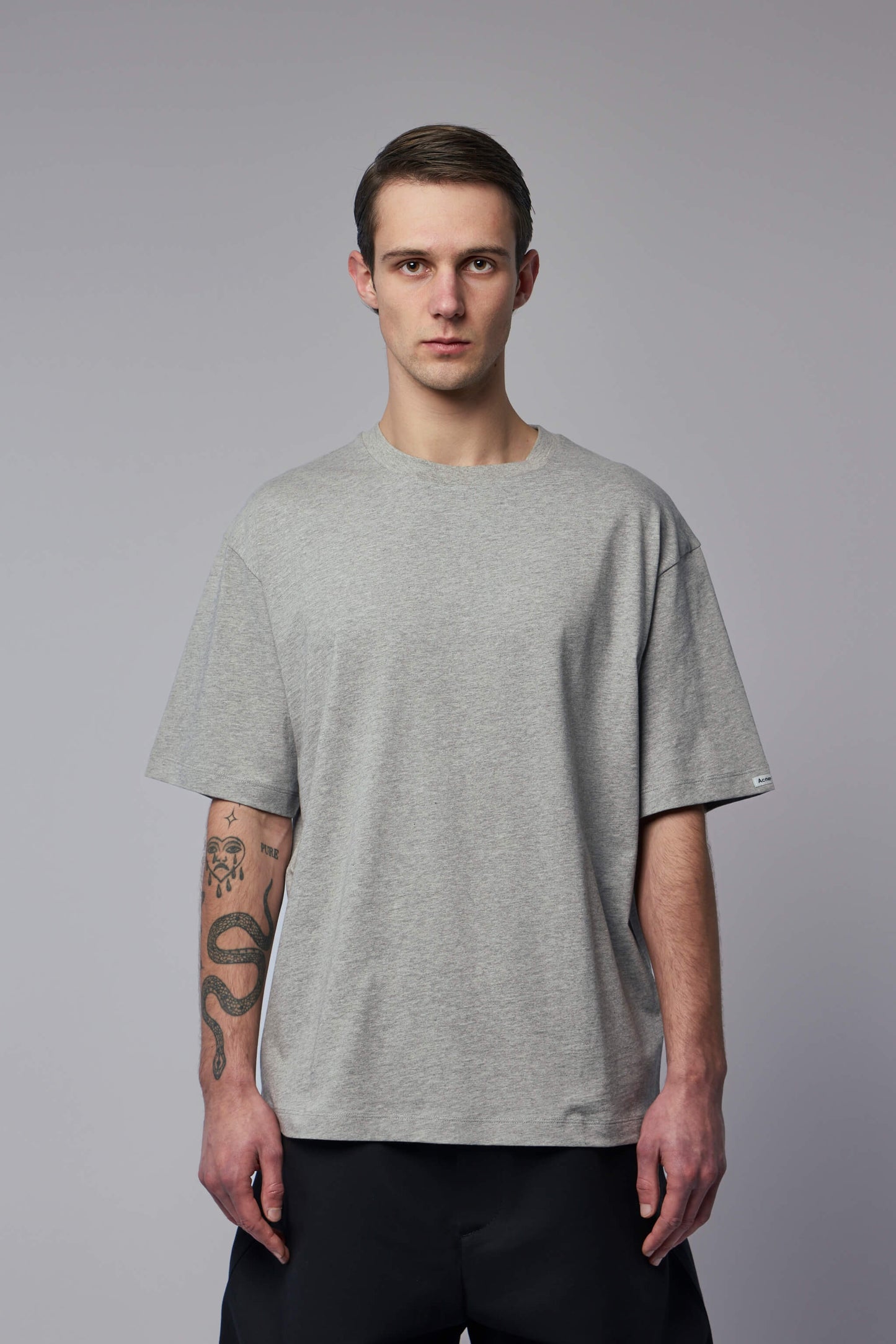Logo T-shirt - Relaxed Unisex Fit