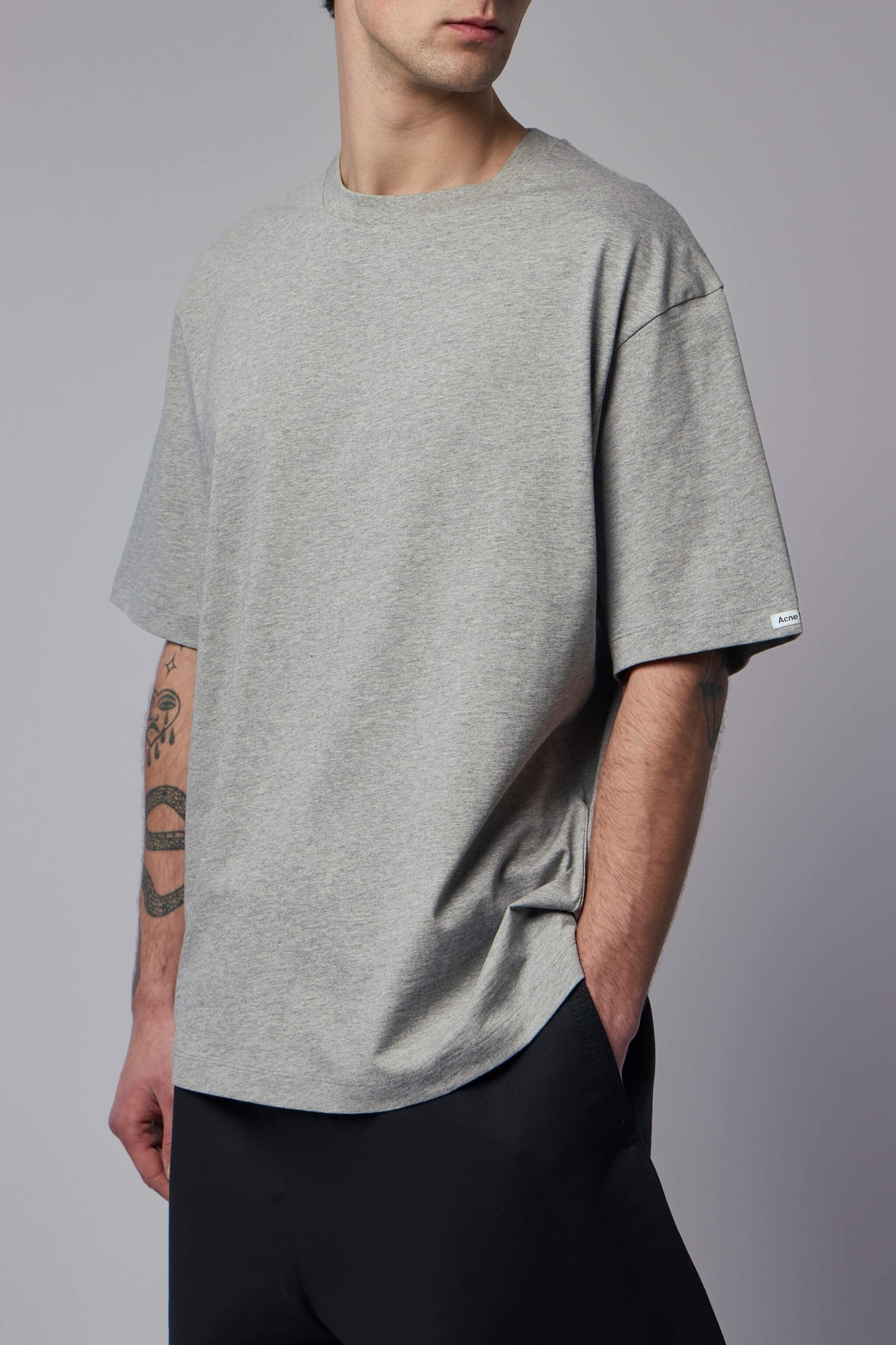 Logo T-shirt - Relaxed Unisex Fit