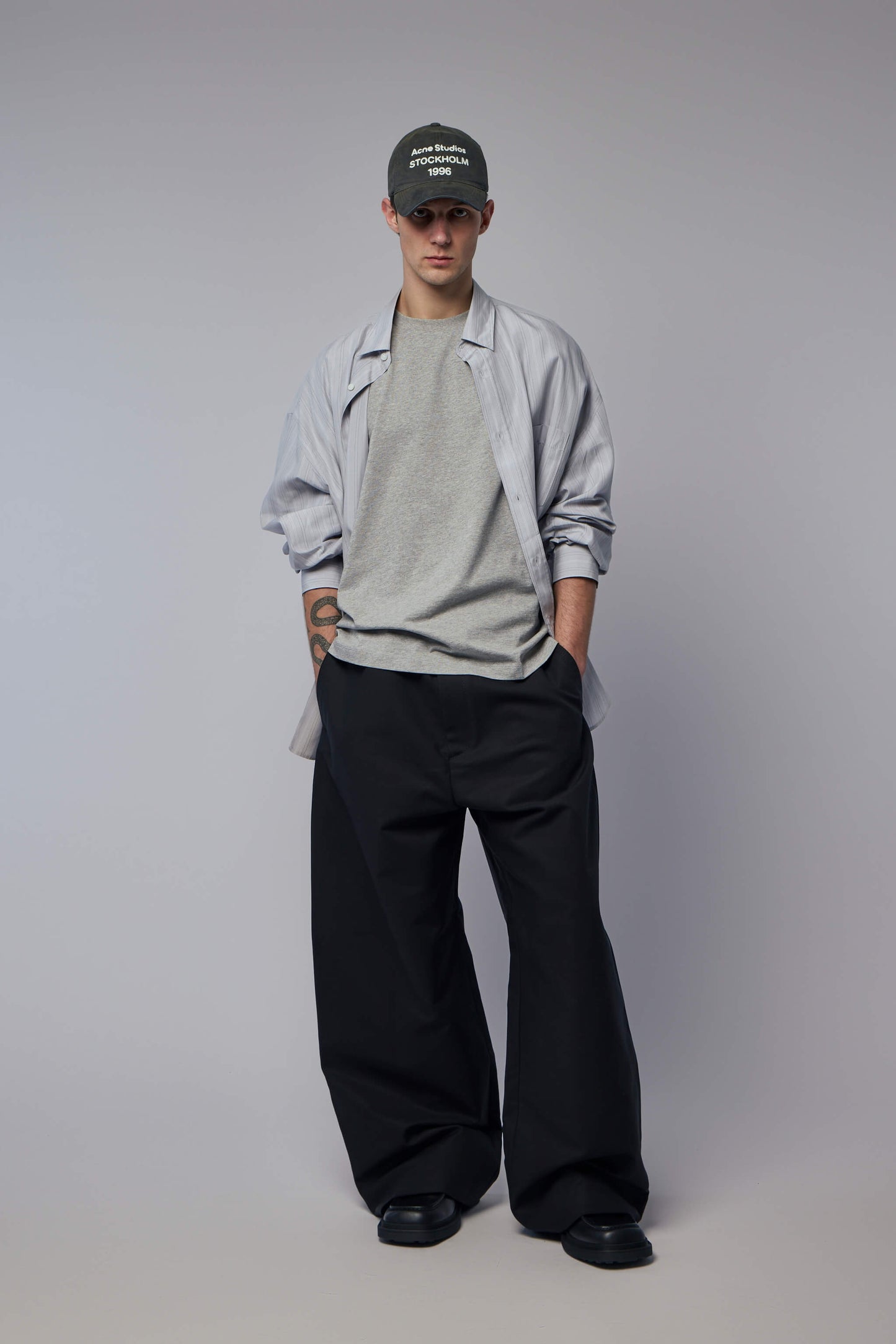 Logo T-shirt - Relaxed Unisex Fit