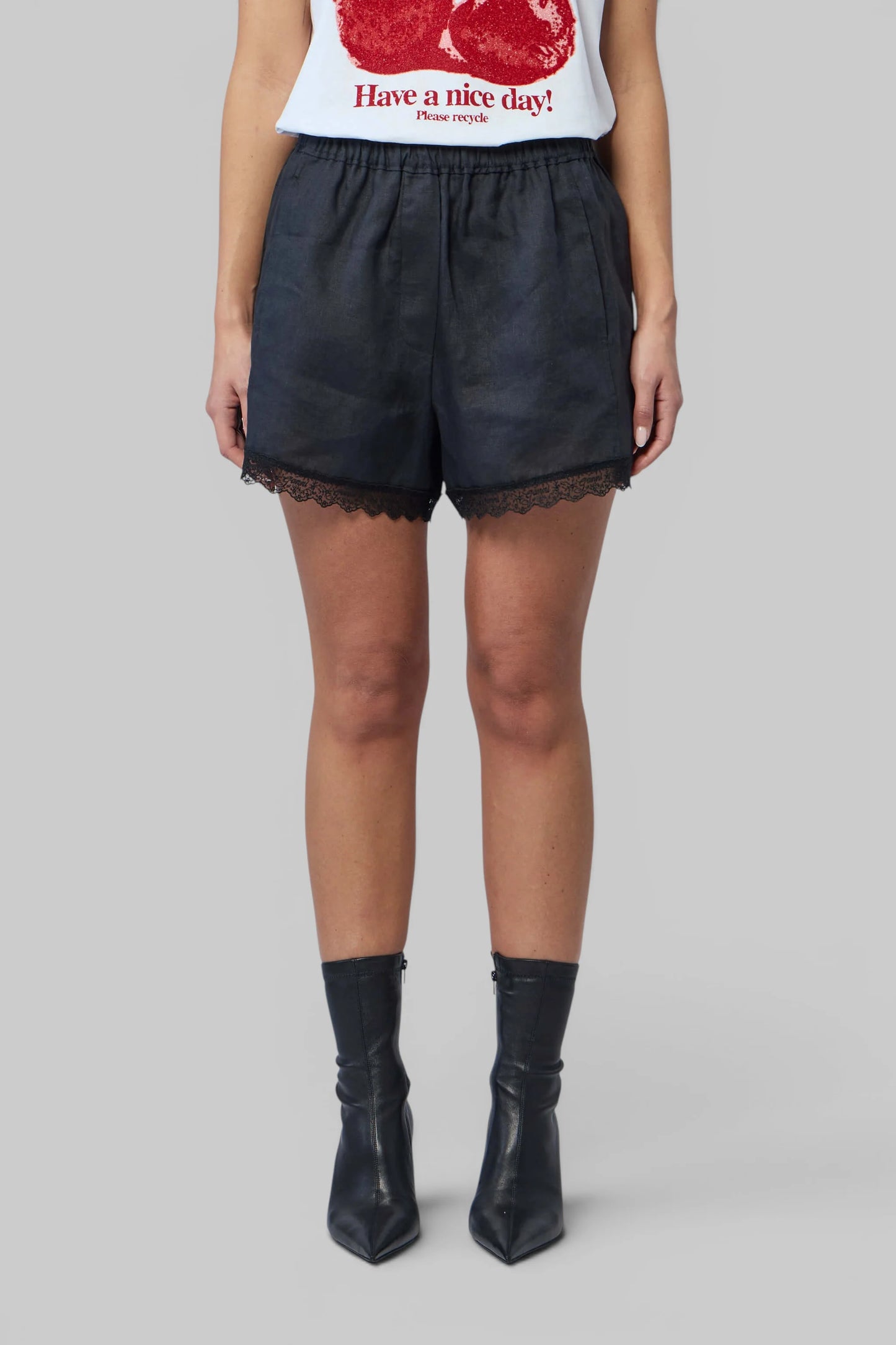 Light Linen Lace Hem Shorts