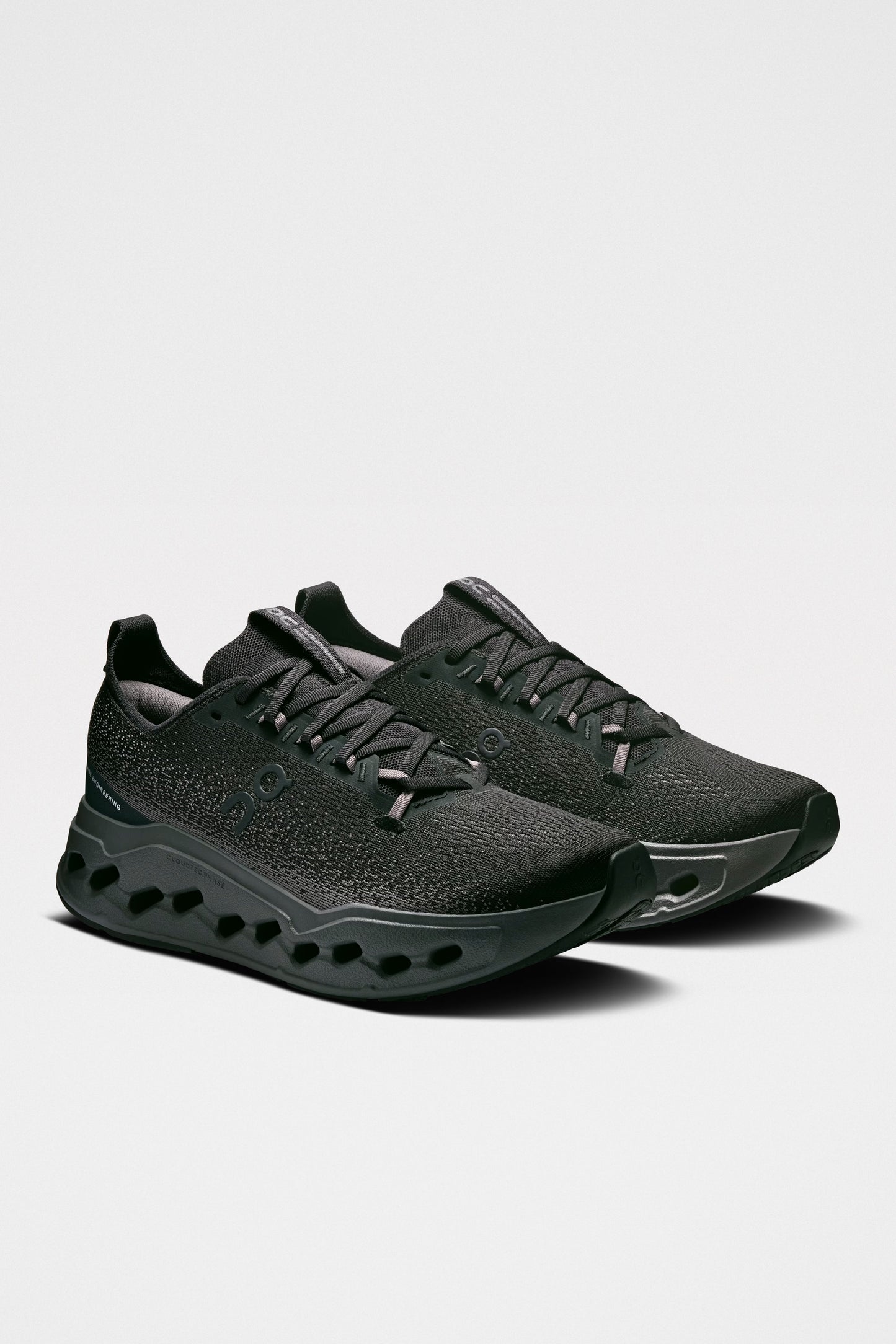 On Cloudsurfer Max Black / Eclipse