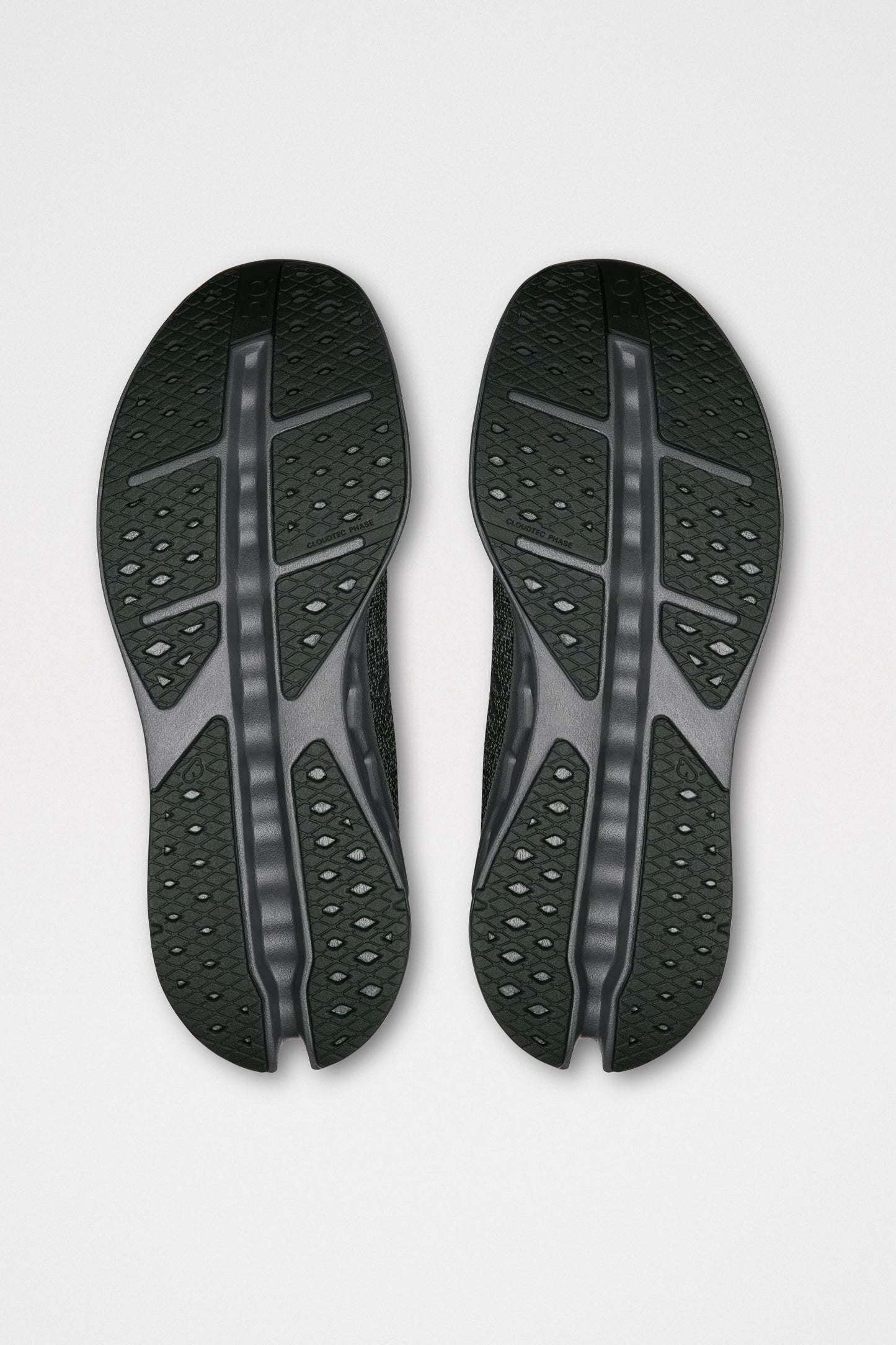 On Cloudsurfer Max Black / Eclipse