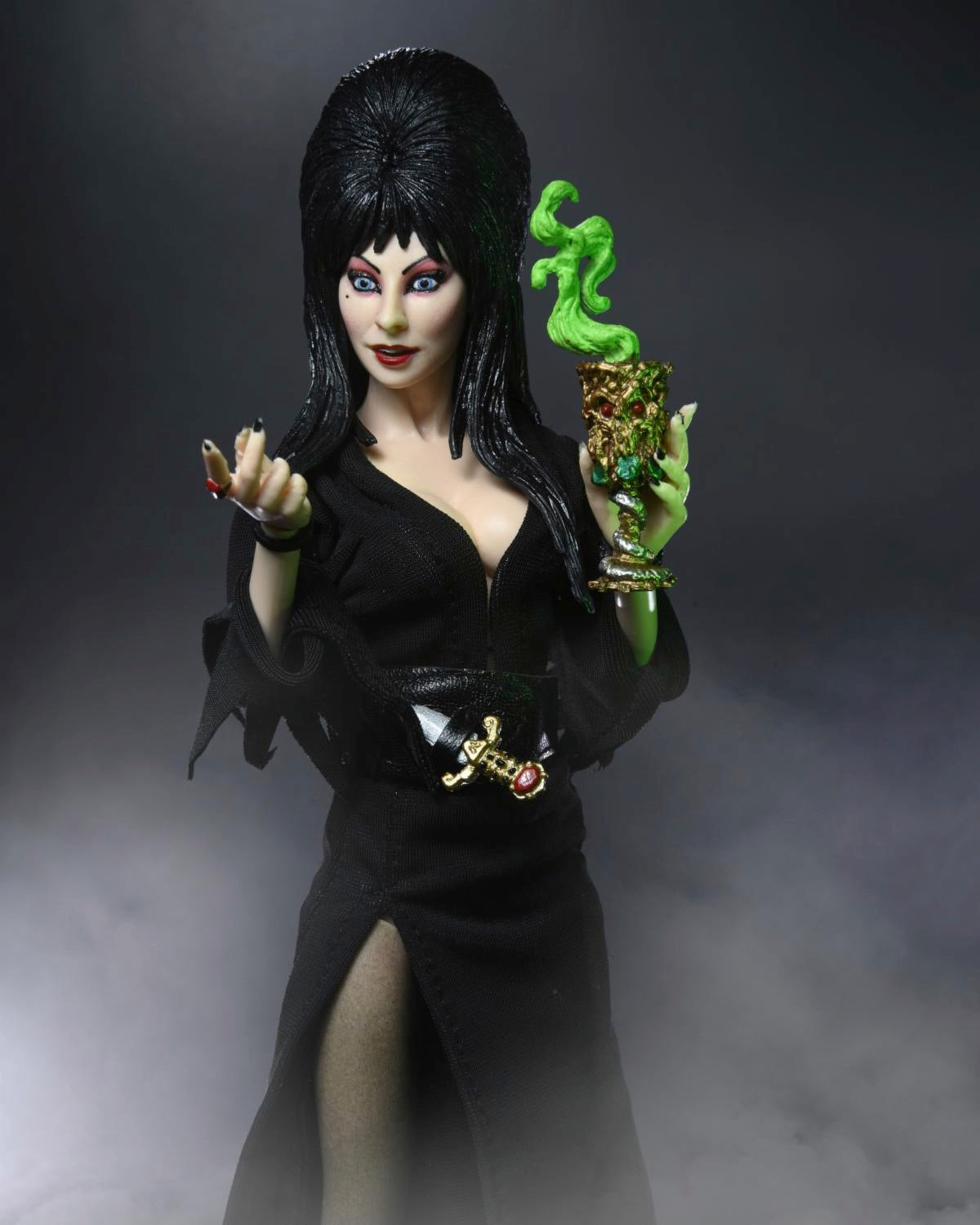 Elvira, Mistress of the Dark – Elvira Clothed Action Figure