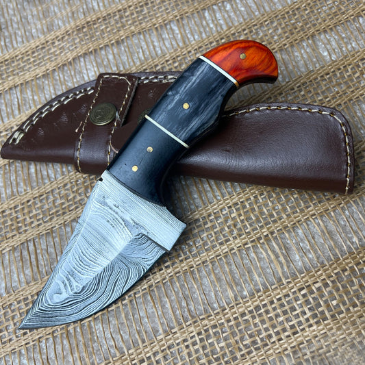 Damascus Steel Custom Handmade Hunting Skinning Knife 7"