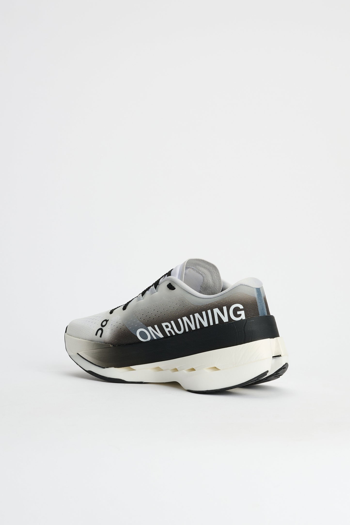 On Cloudboom Max White / Black