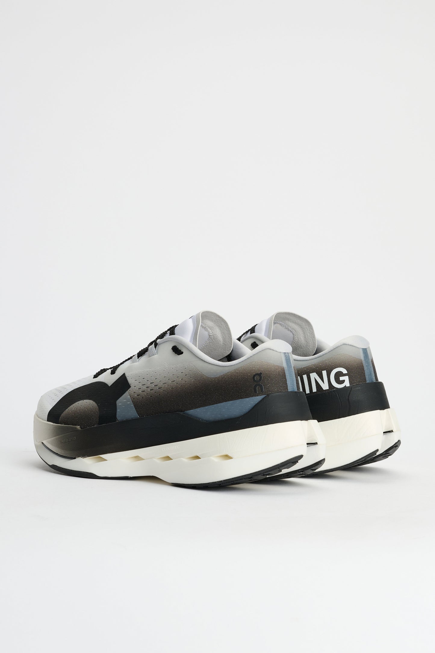 On Cloudboom Max White / Black