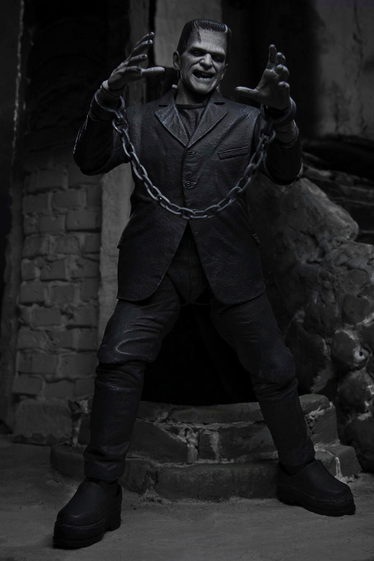 Universal Monsters – Ultimate Frankenstein's Monster (Black & White) Action Figure