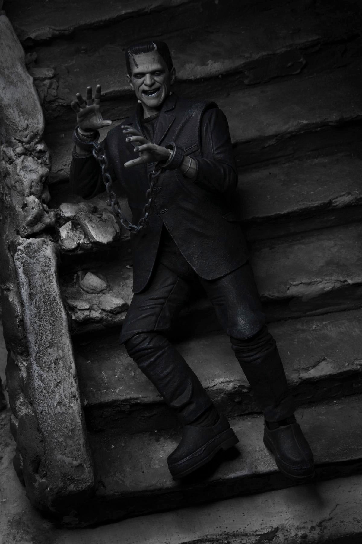 Universal Monsters – Ultimate Frankenstein's Monster (Black & White) Action Figure