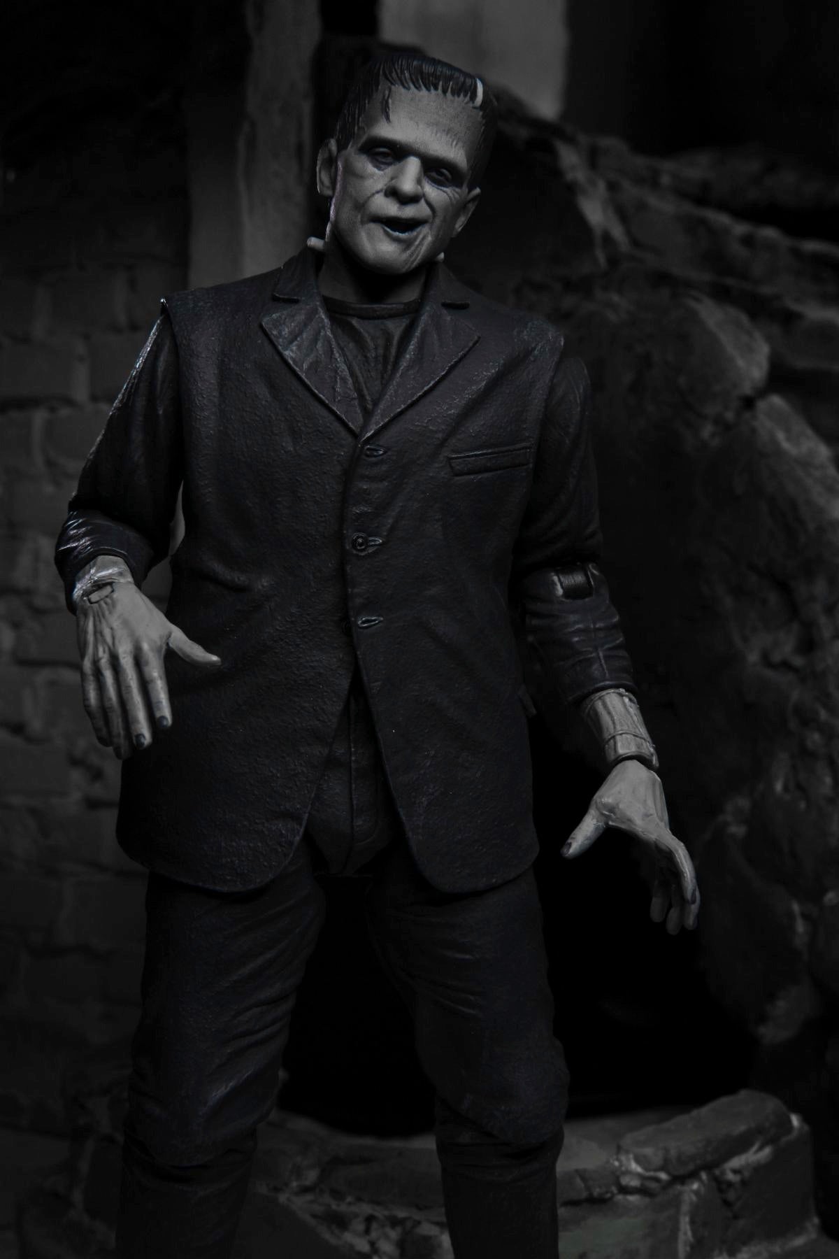 Universal Monsters – Ultimate Frankenstein's Monster (Black & White) Action Figure