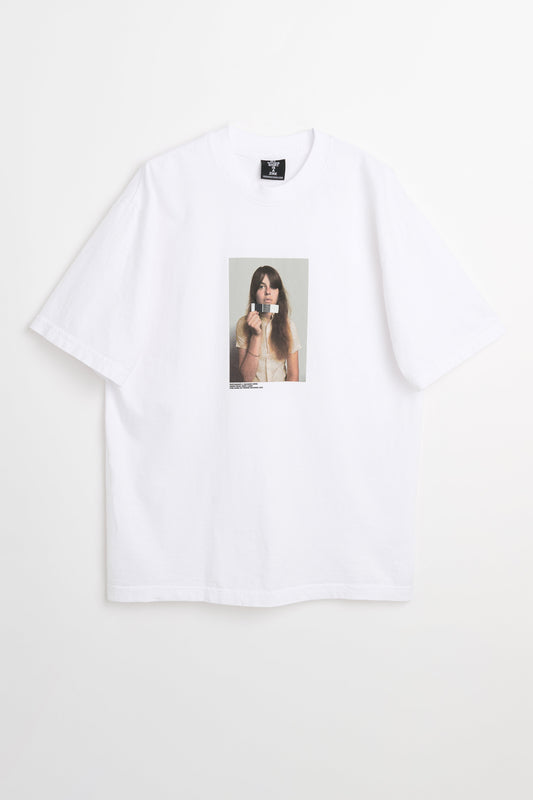 Friend Editions R.Kern ‘Grey Card’ Tee Print / White