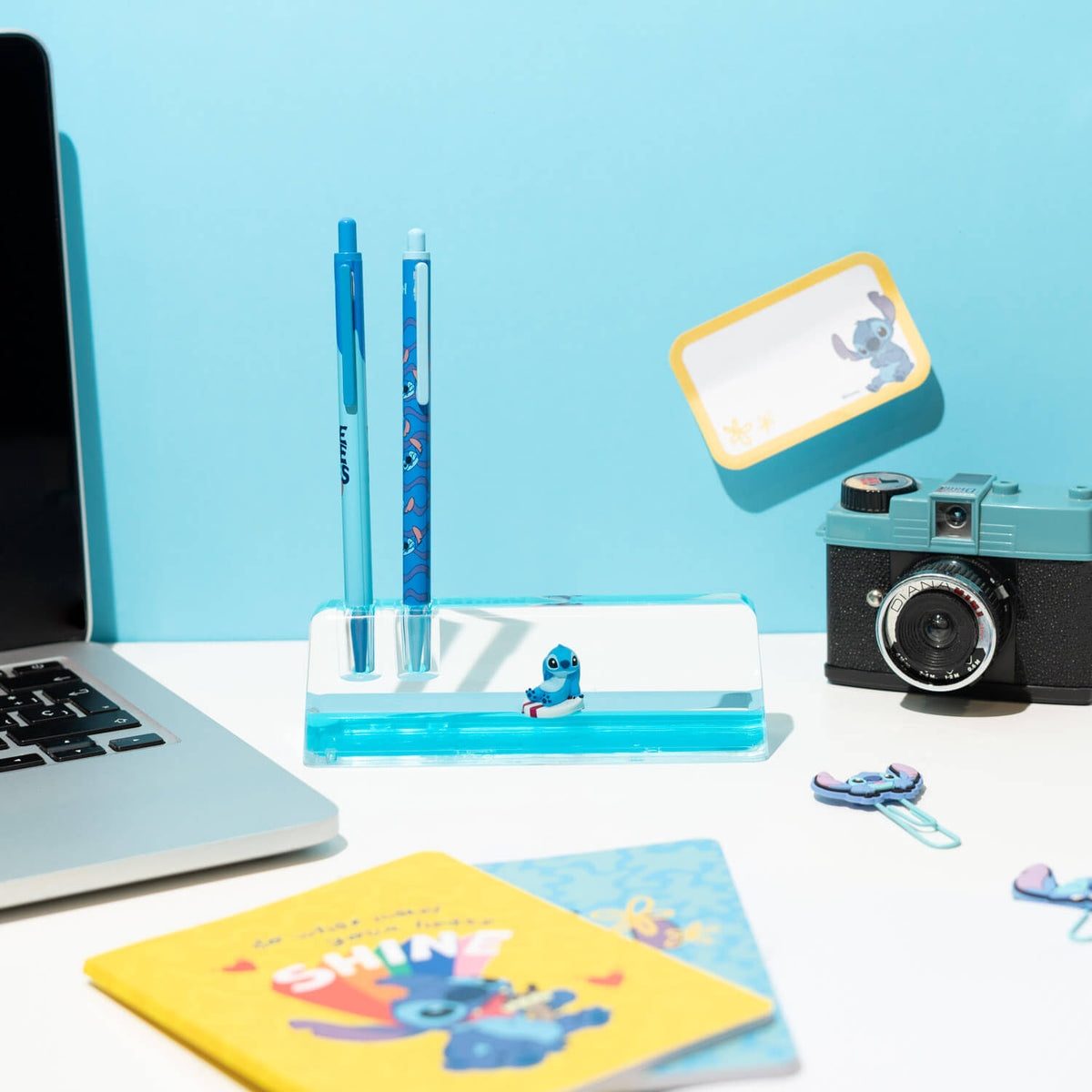 Disney Stitch – Surfing Stitch Set of 2 Pens with 3D Acrylic Stand