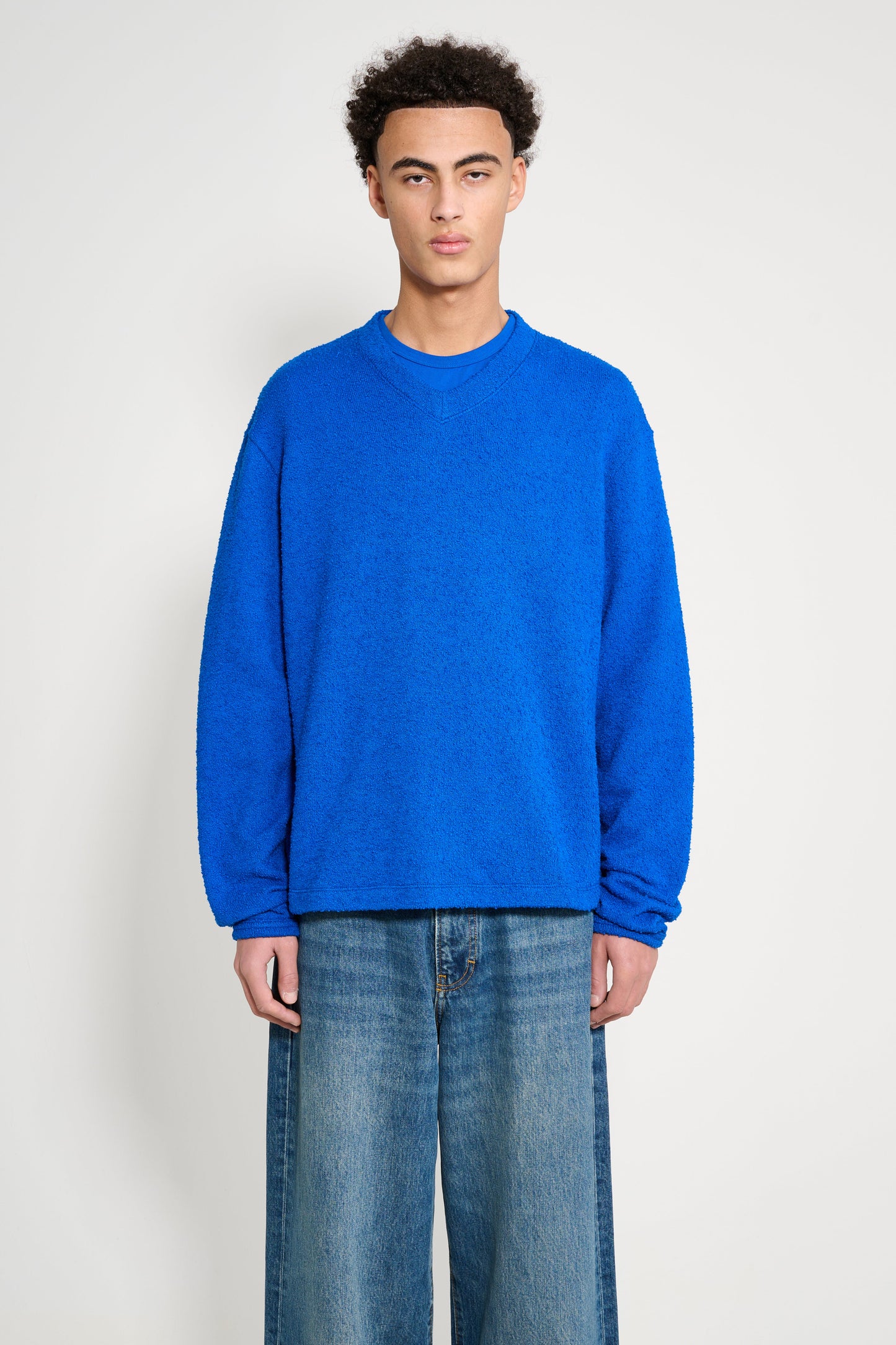 Lady White Co. x TRÈS BIEN Teddy High V-Neck Extra Blue