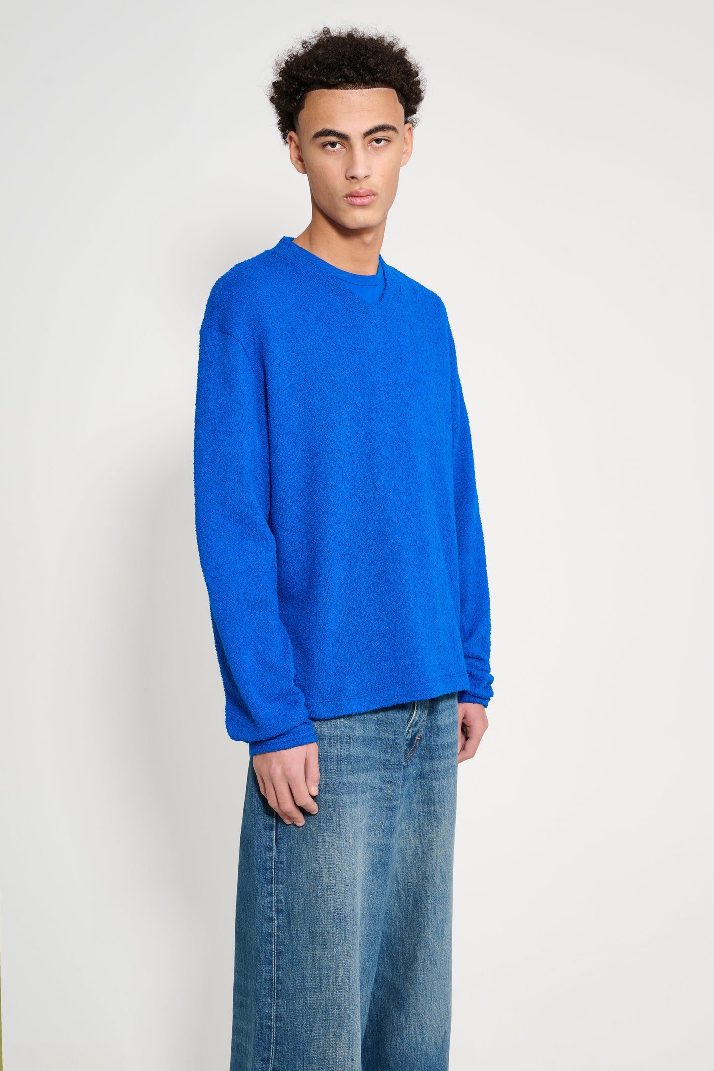 Lady White Co. x TRÈS BIEN Teddy High V-Neck Extra Blue