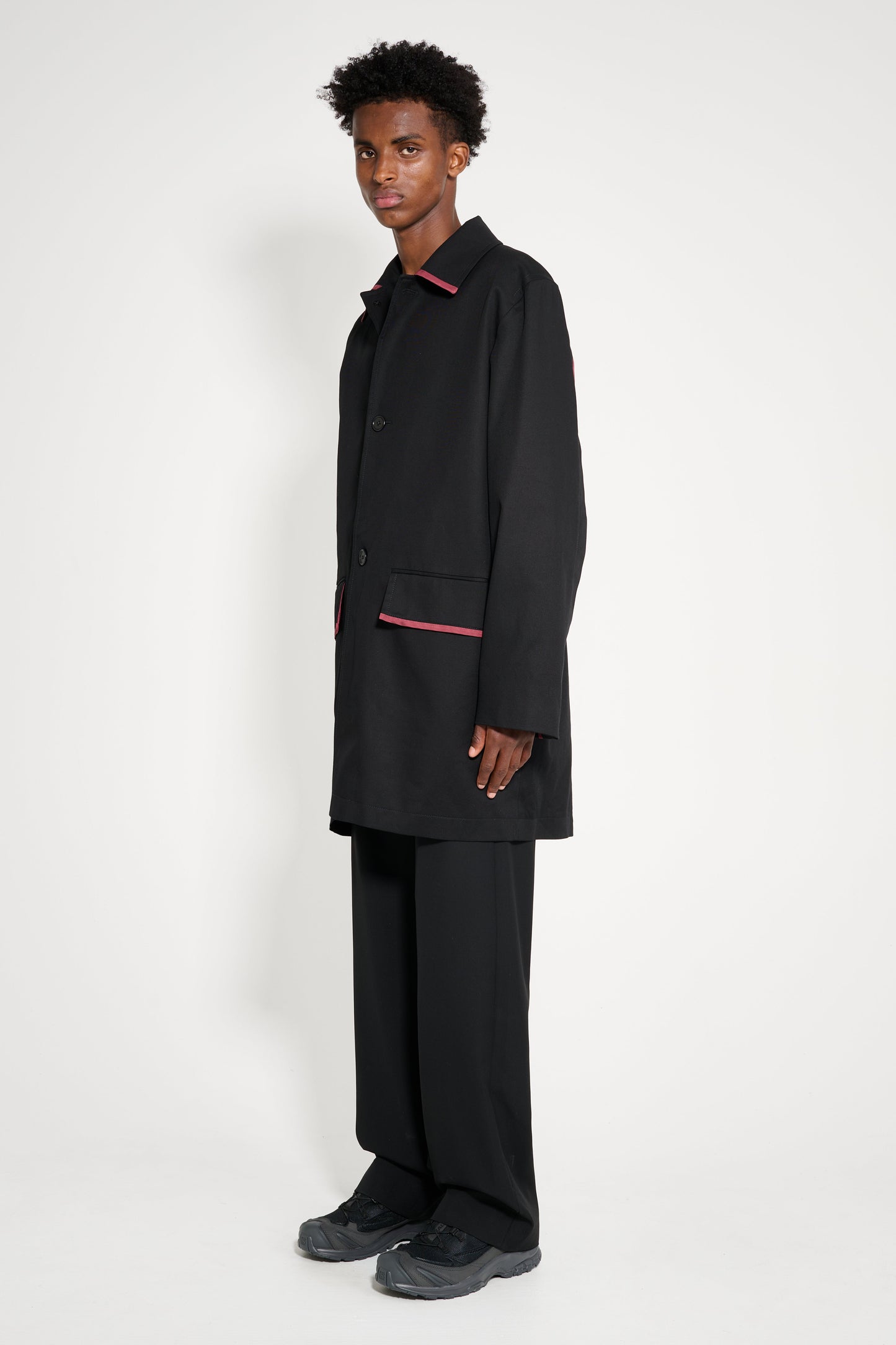 TRES BIEN ATELJÉ Fold Edge Coat Black
