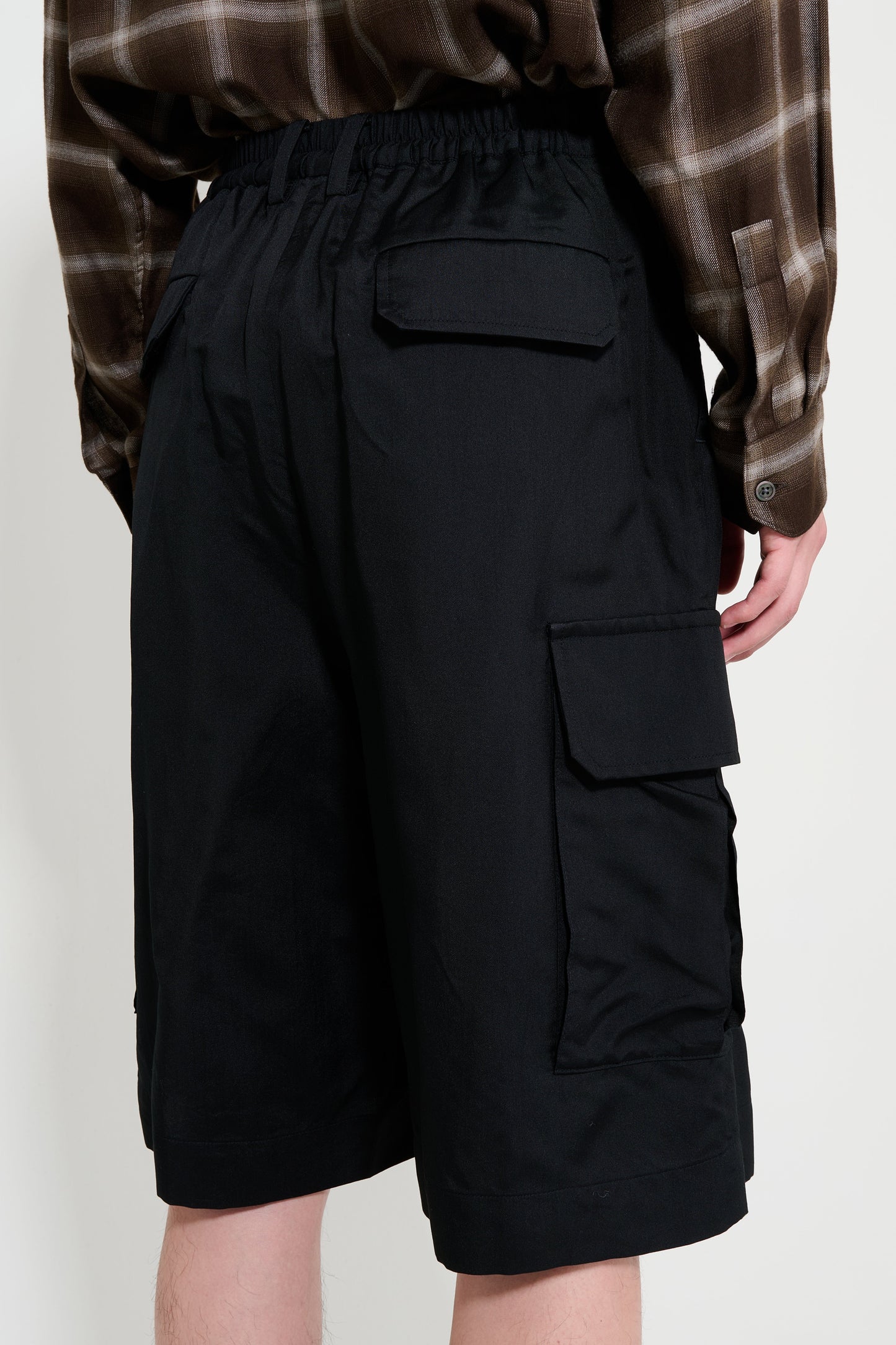 ssstein Silk Cupro Cargo Short Trousers Black