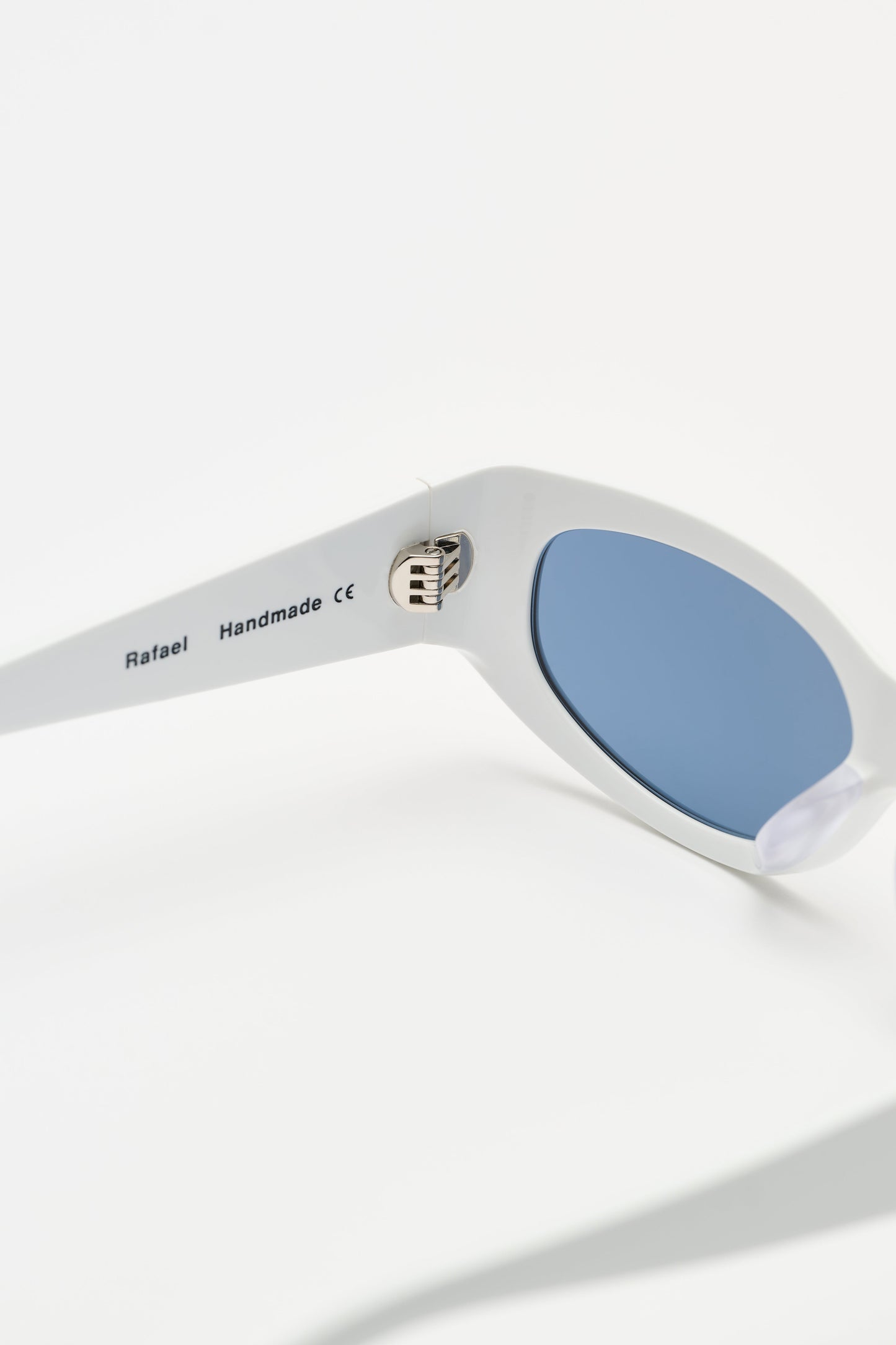 Sun Buddies Rafael Solid White