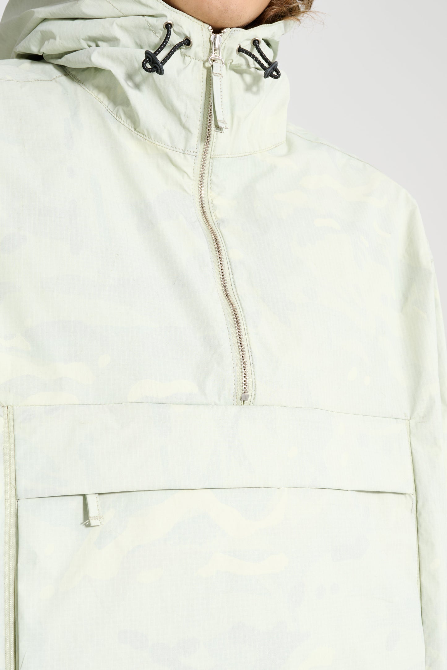 Très Bien Replayed Anorak Resin Coated Camouflage Green
