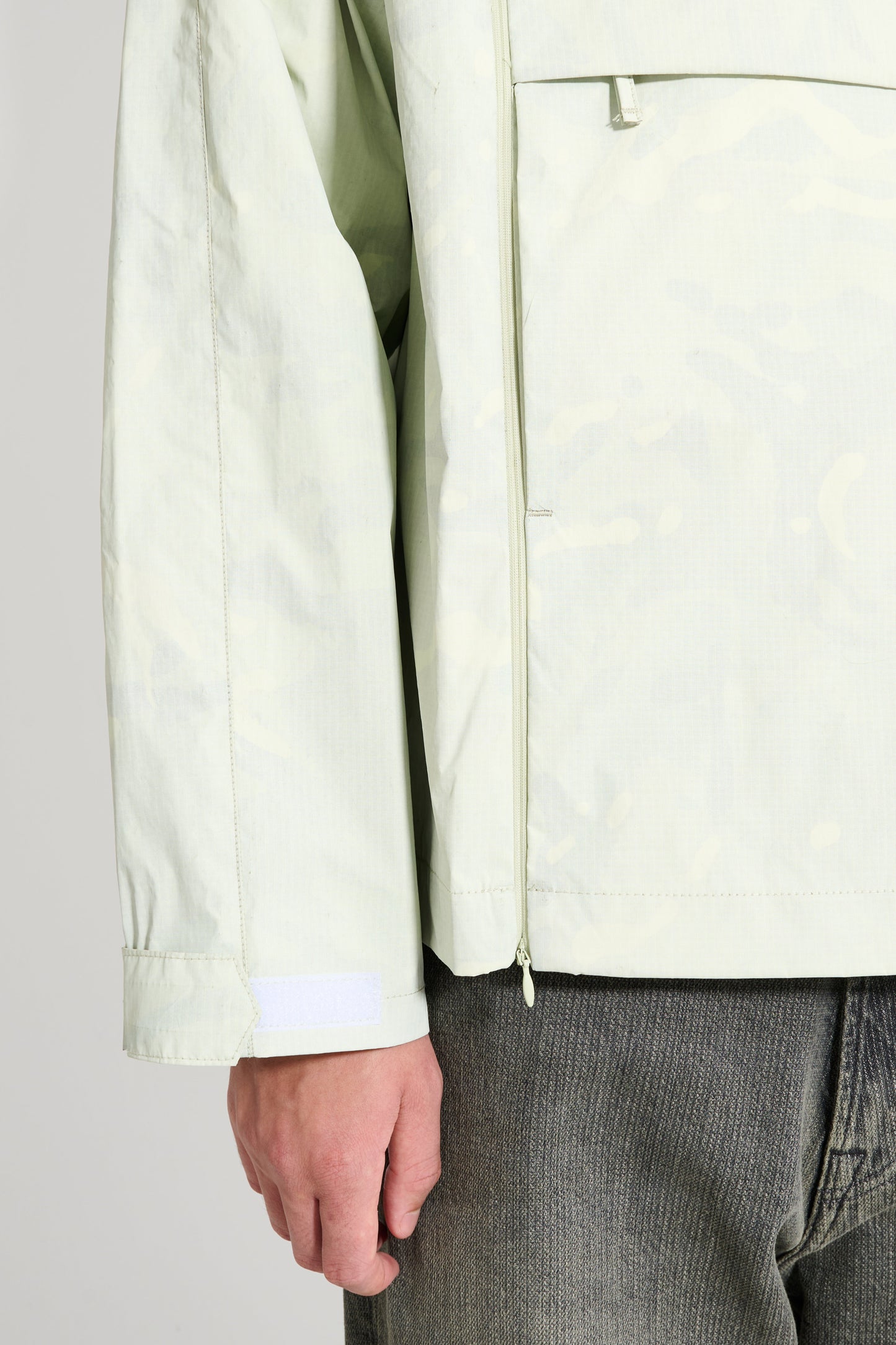 Très Bien Replayed Anorak Resin Coated Camouflage Green