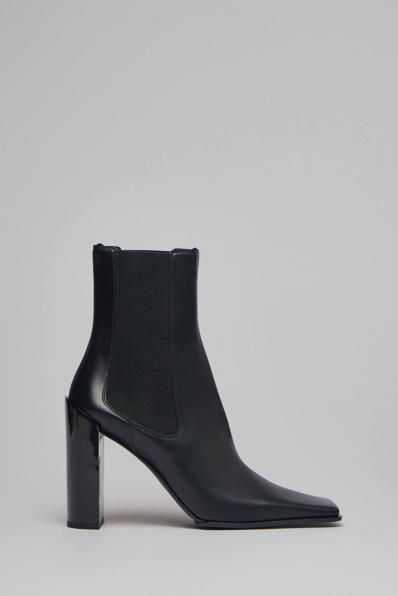Square Chelsea Boots