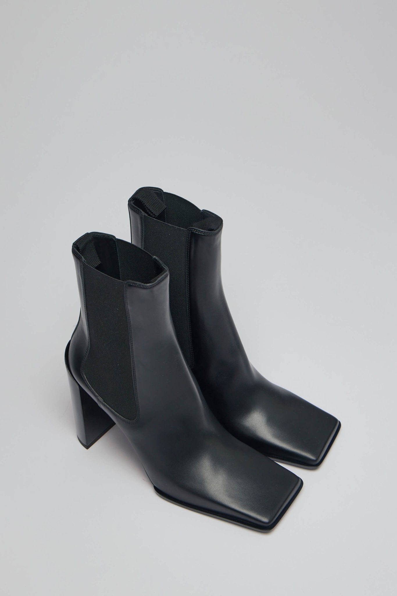 Square Chelsea Boots