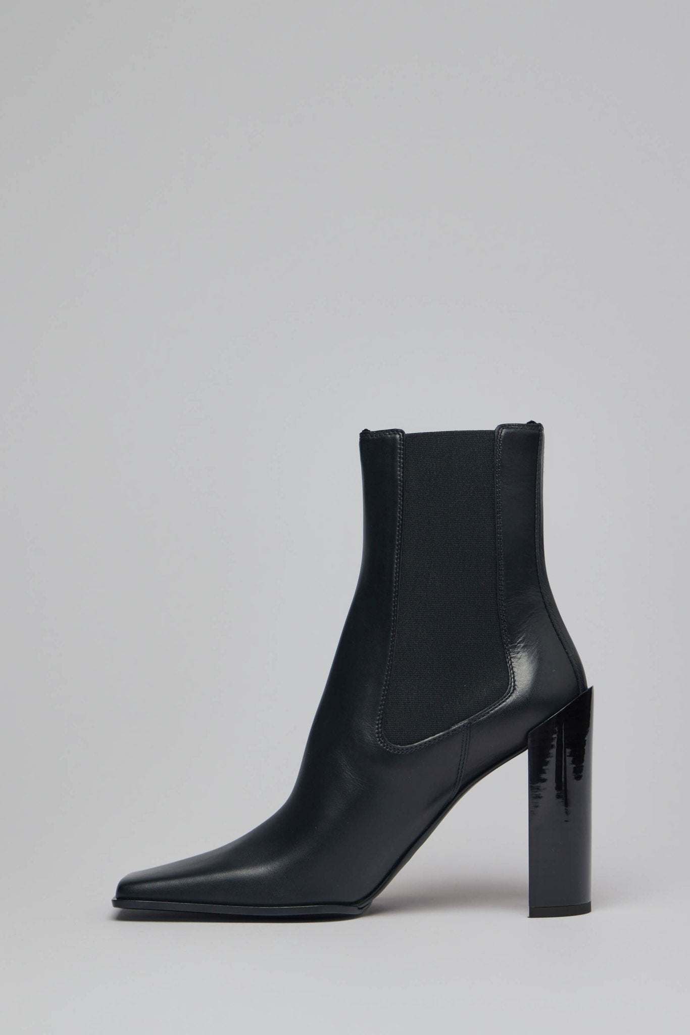 Square Chelsea Boots