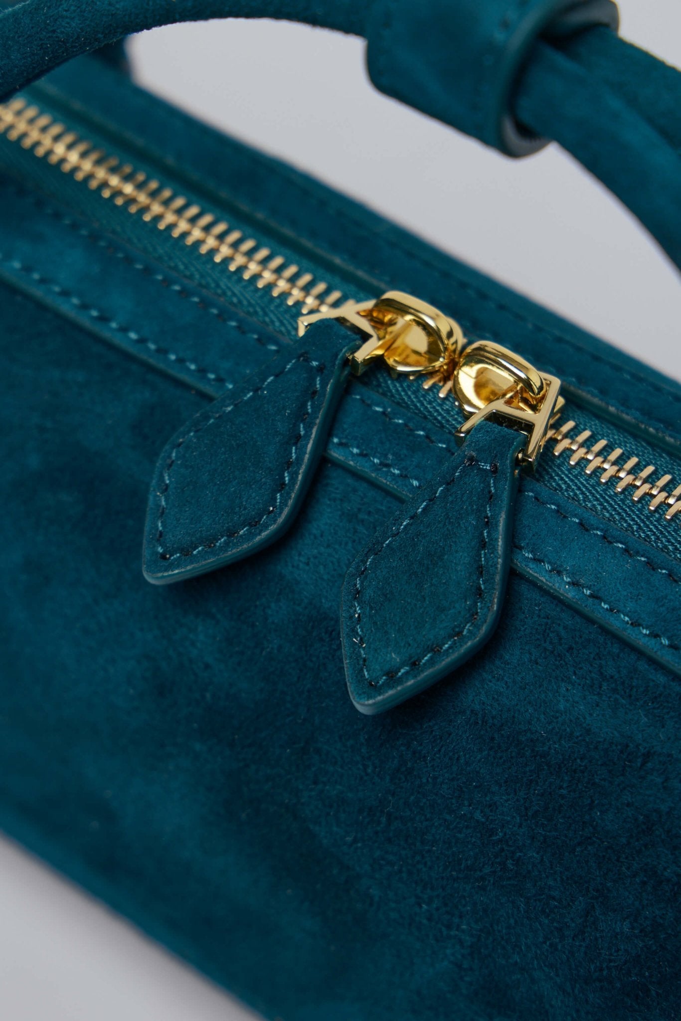 Le Teckel Clutch in Suede