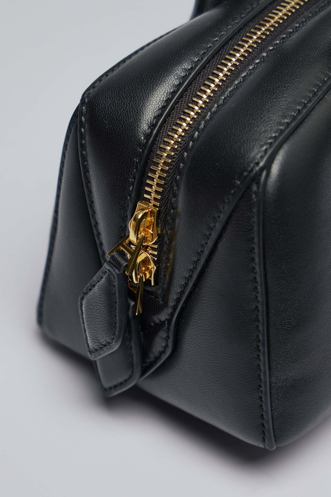 Le Teckel Medium Bag in Padded Leather