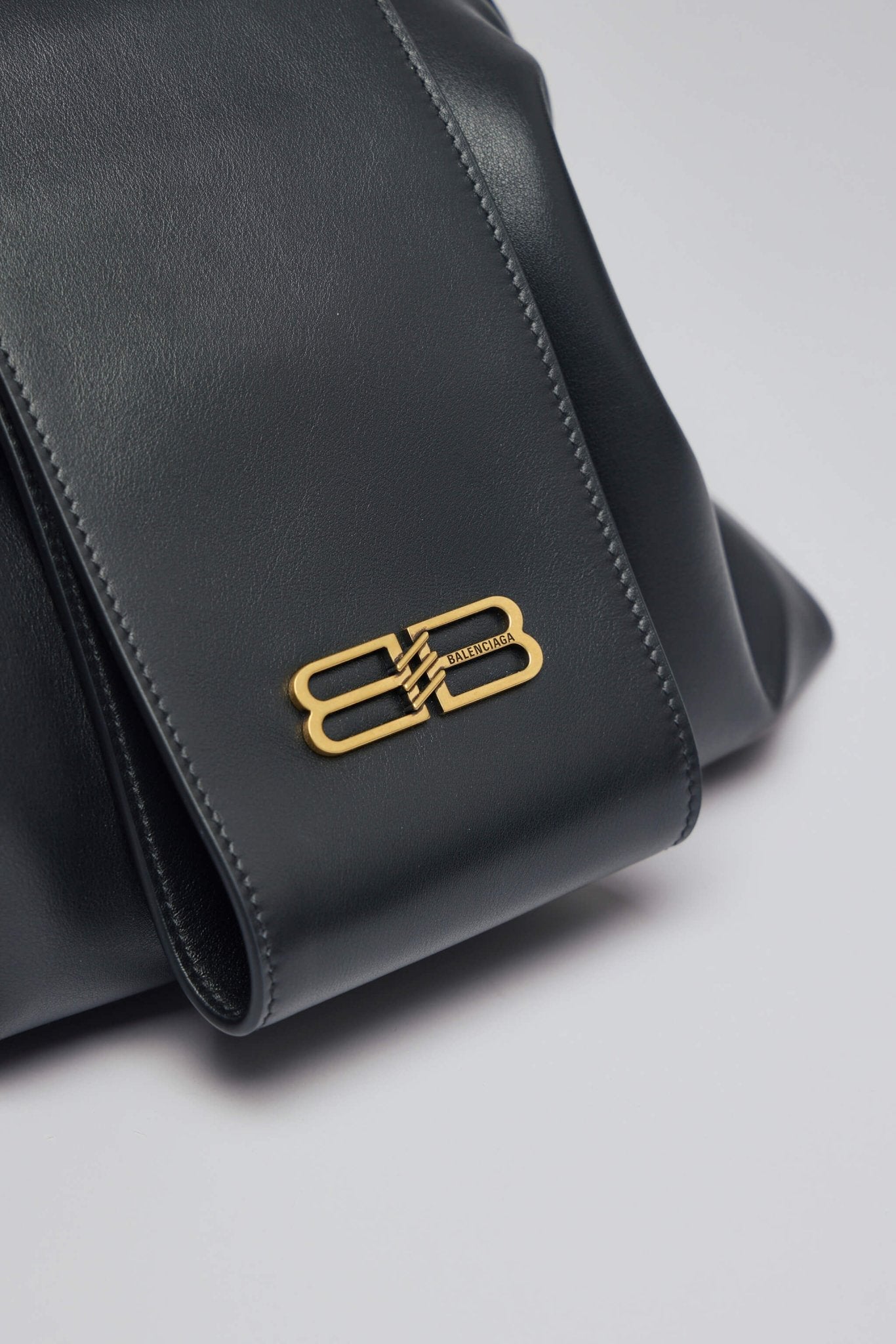 Handsfree Bag Medium with Handle
