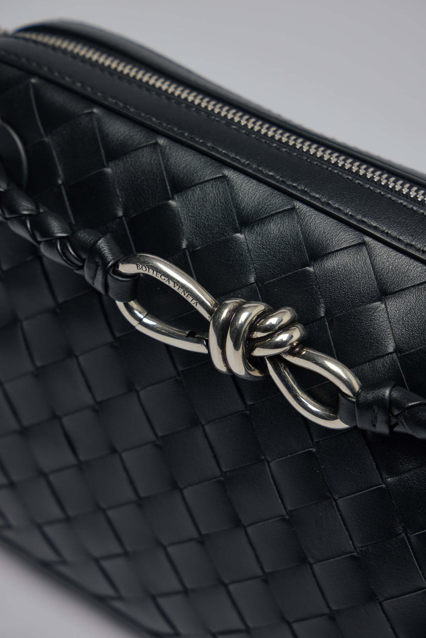 Knot Detail Intrecciato Messenger Bag
